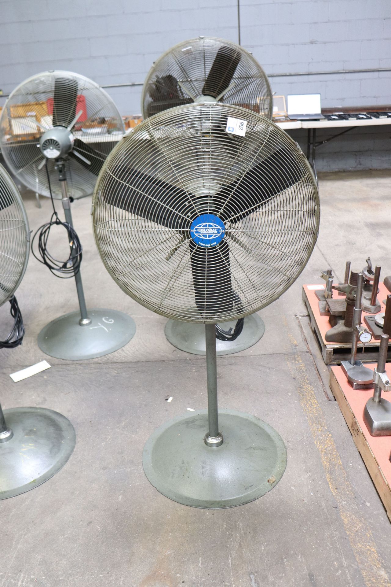 Global 24" pedestal fan