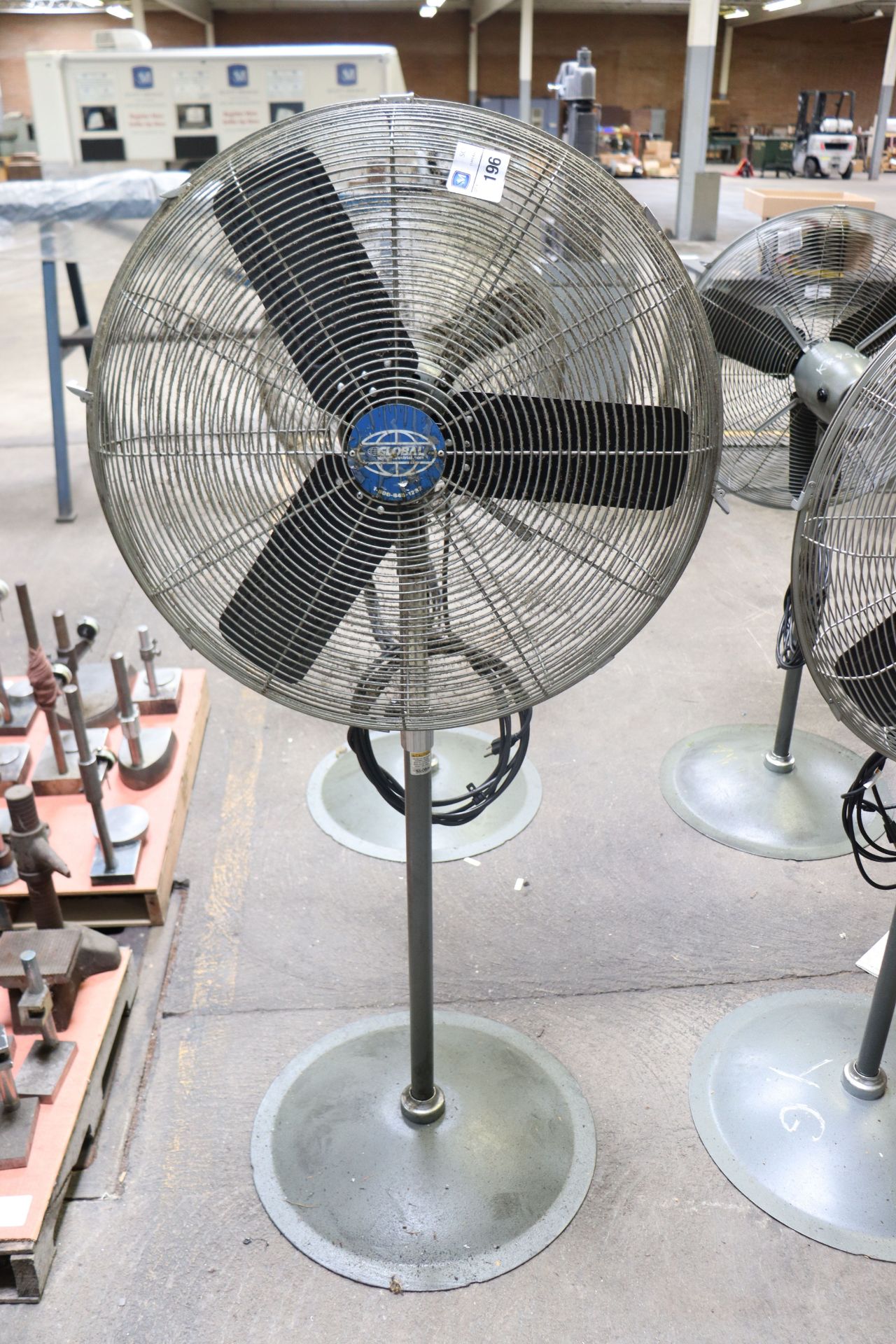 Global 24" pedestal fan