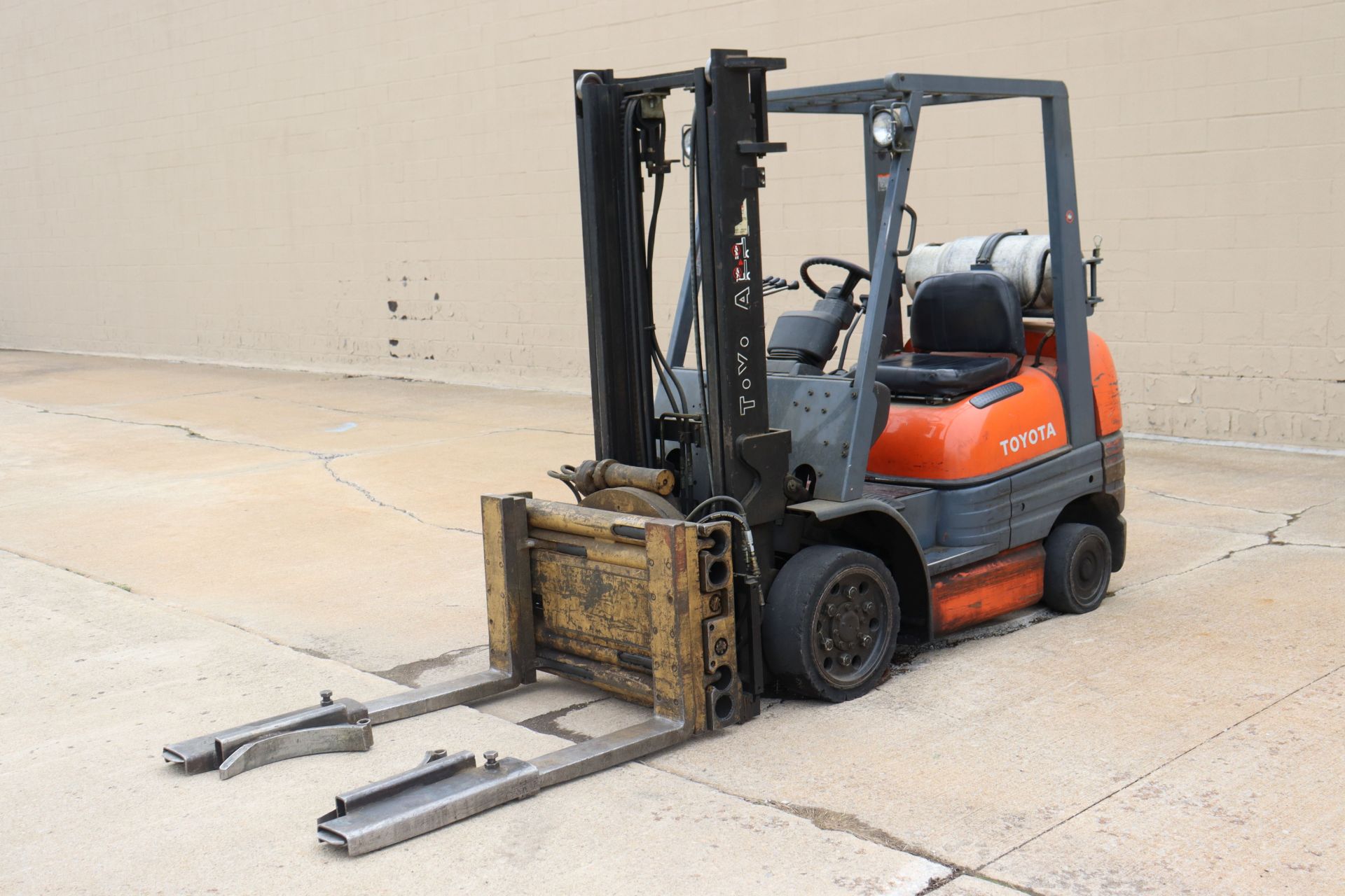 Toyota fork lift model - 42-6FGCU25