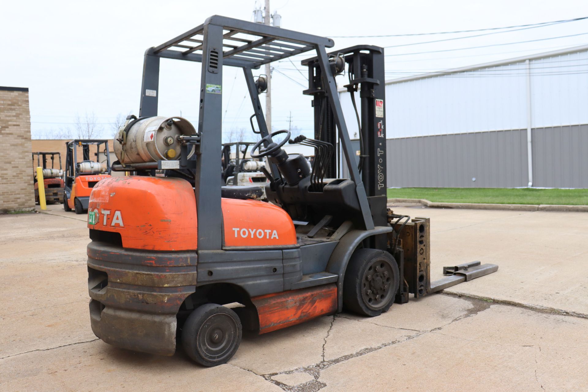 Toyota fork lift model - 42-6FGCU25 - Image 5 of 9