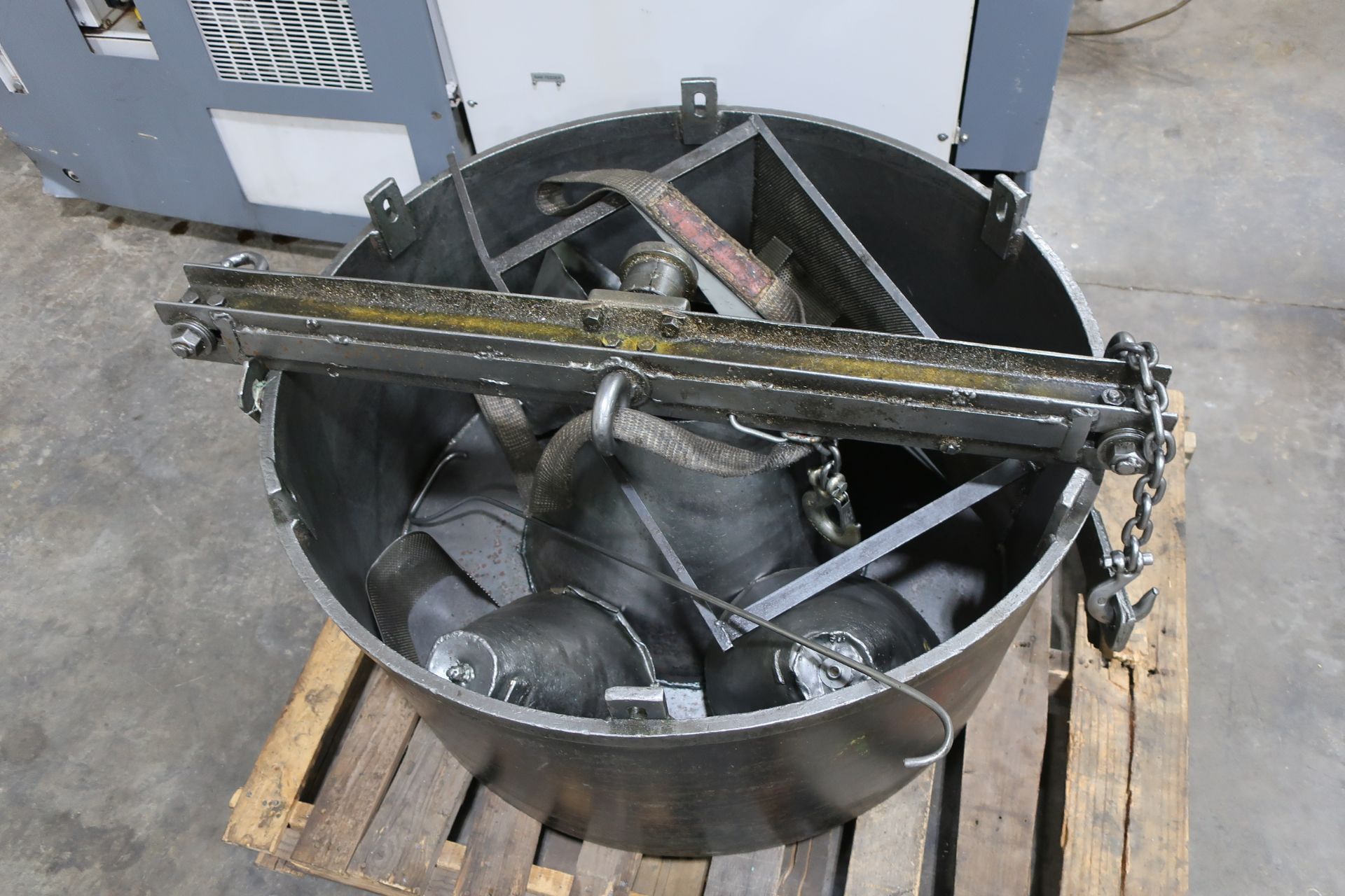 TOLHURST 40" CENTER SLUNG CHIP SPINNER WITH TWO SPINNERS, 3 BASKETS, - Image 3 of 14