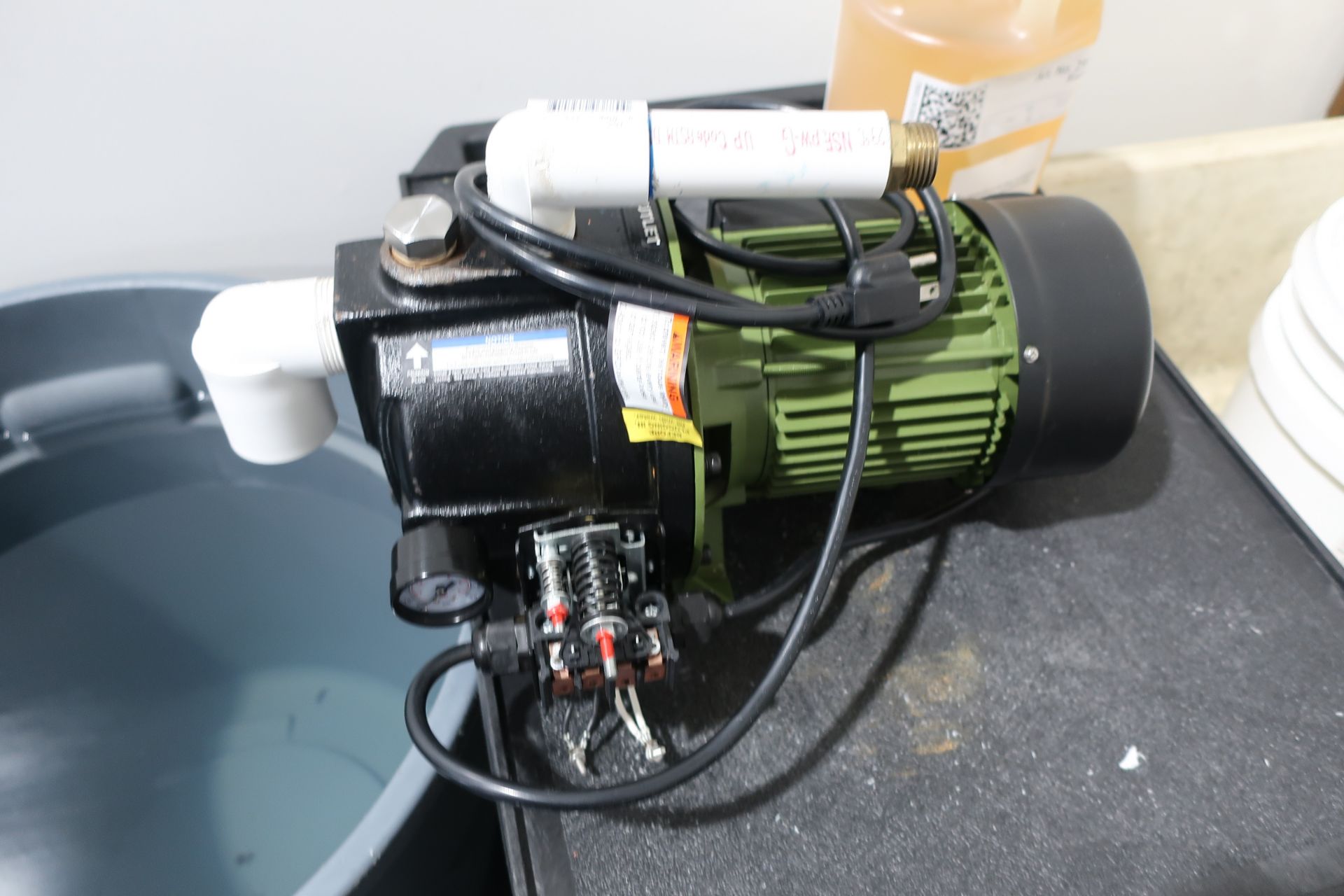 Blaser Oil/Coolant Mixing System with Pump and Two Black Carts - Image 3 of 3