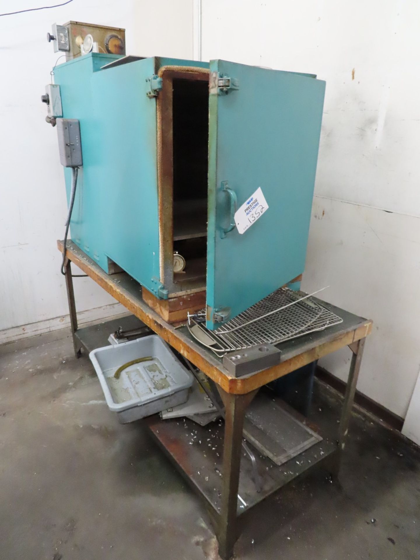 Approximately 550° Electric Lab Oven