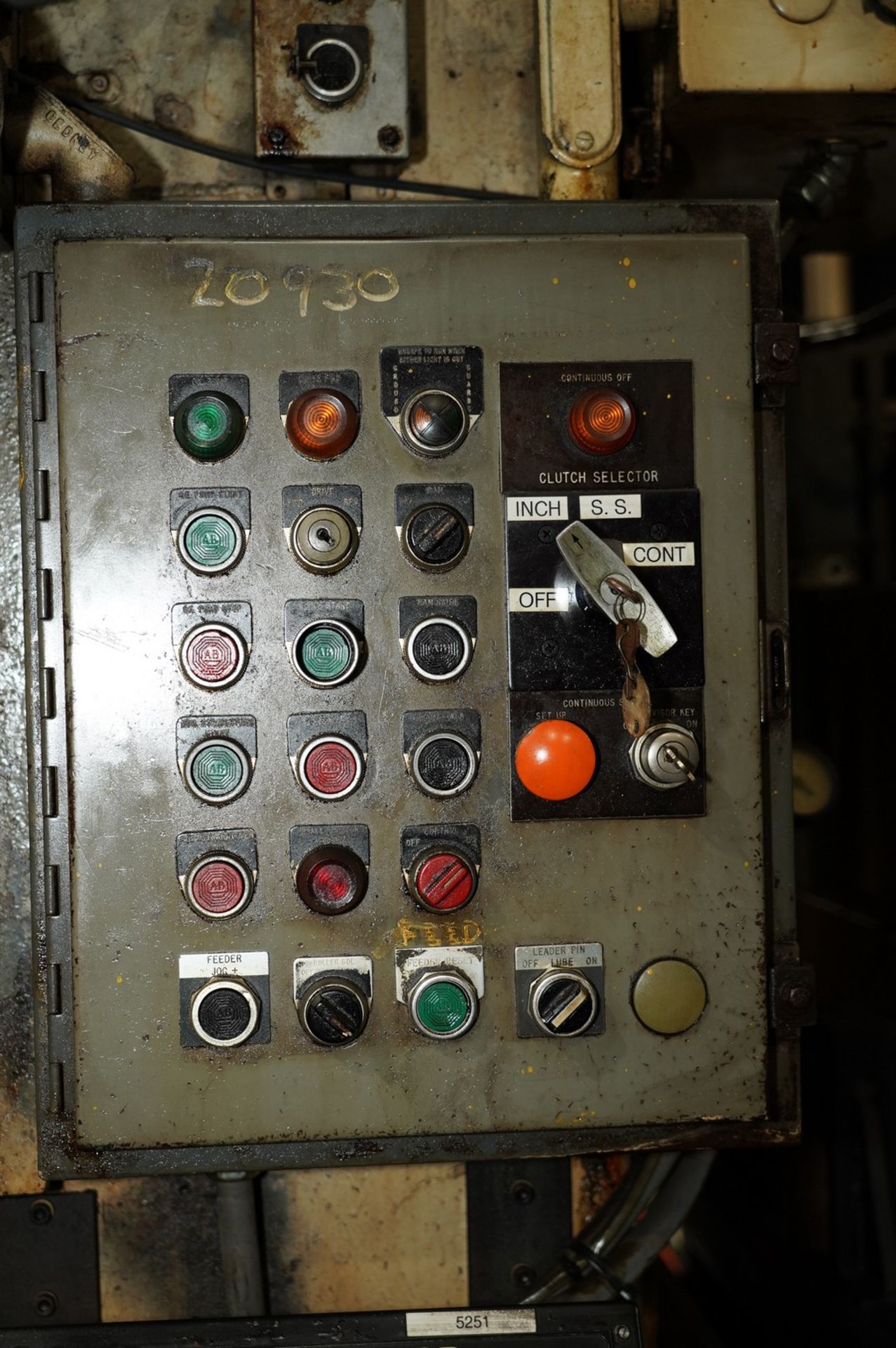 Clearing Model E-2600-72 600 Ton Press - Image 4 of 19