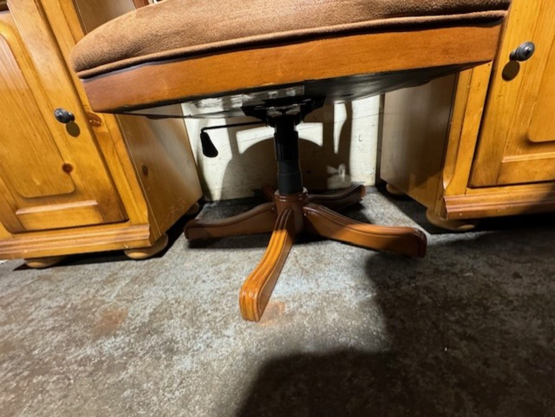 MAHOGANY ADJUSTABLE HEIGHT DESK CHAIR WITH BROWN SUEDE SEAT AND BACK (NEEDS CASTERS) - Image 2 of 2