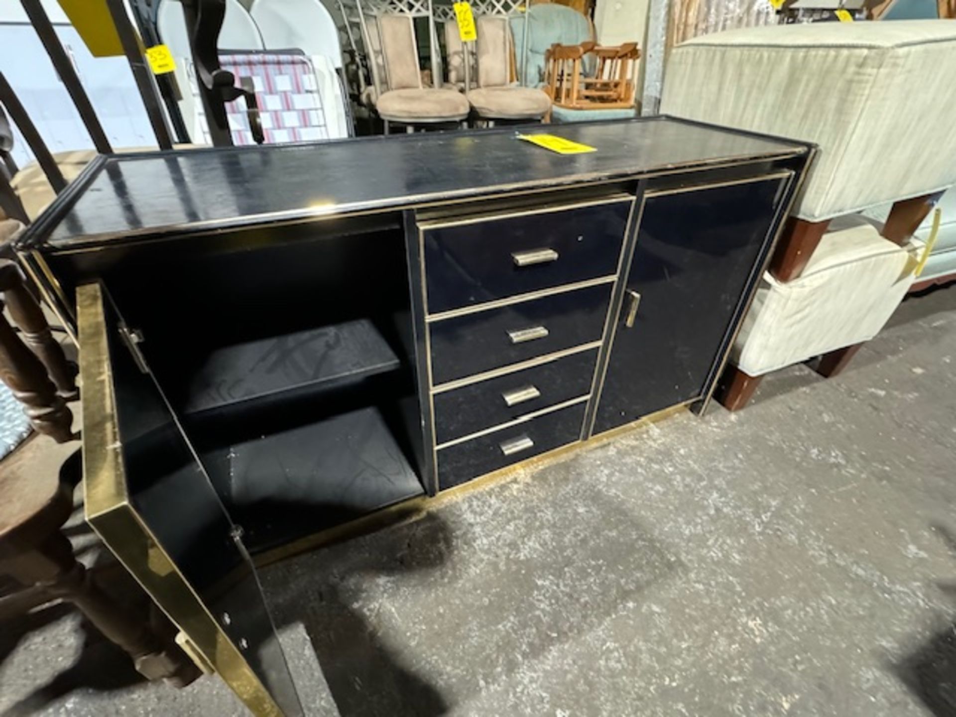 15-1/2 IN. X 48 IN. 2-DOOR CHEST/MEDIA CENTER WITH (4) CENTER DRAWERS) (Located in Southampton, PA) - Bild 2 aus 3