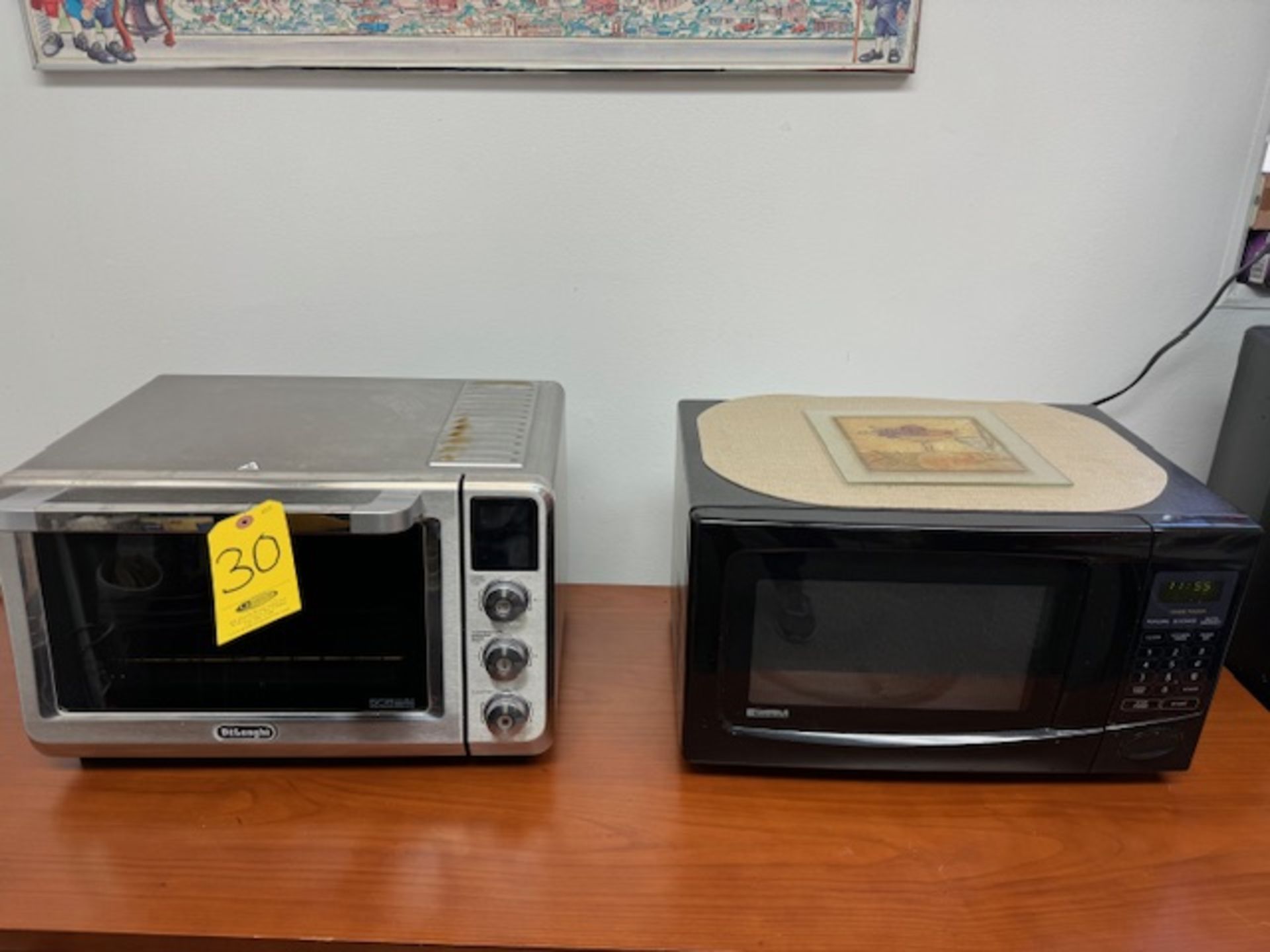 DELONGHI TOASTER OVEN AND KEMORE MICROWAVE (Located in Willow Grove, PA)