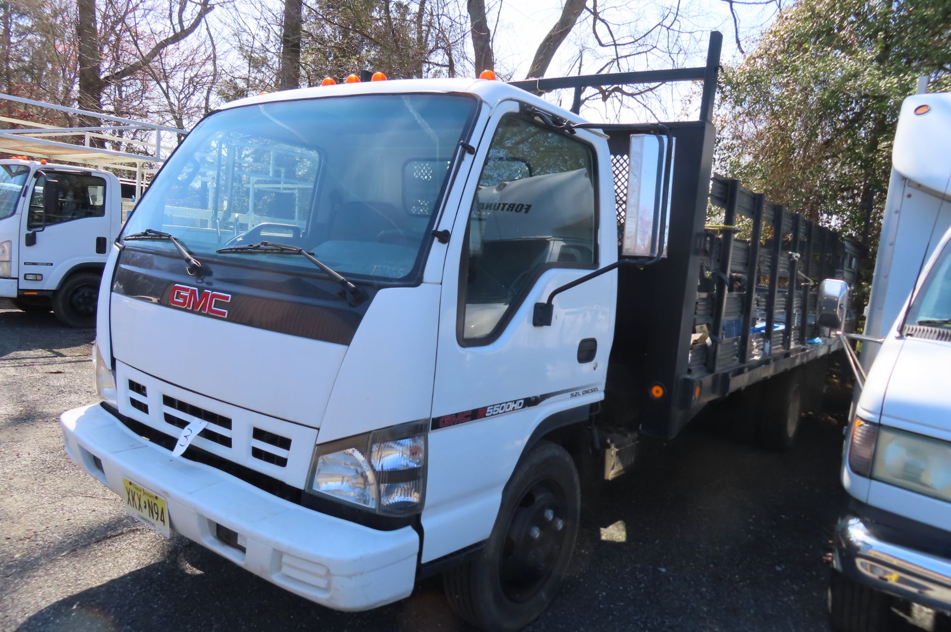 2007 GMC W5500HD COE 5.2L DIESEL DUALLY 18 FT. STAKEBODY… - Image 2 of 13