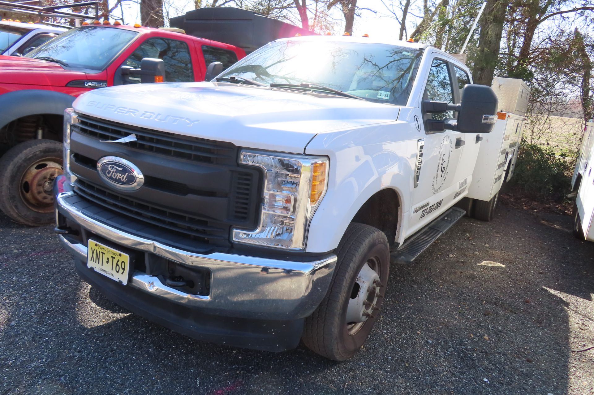 2017 FORD 350XL POWER STROKE 6.7L TURBO DIESEL CREW CAB 4X4 DUALLY UTILITY BODY TRUCK… - Image 3 of 15