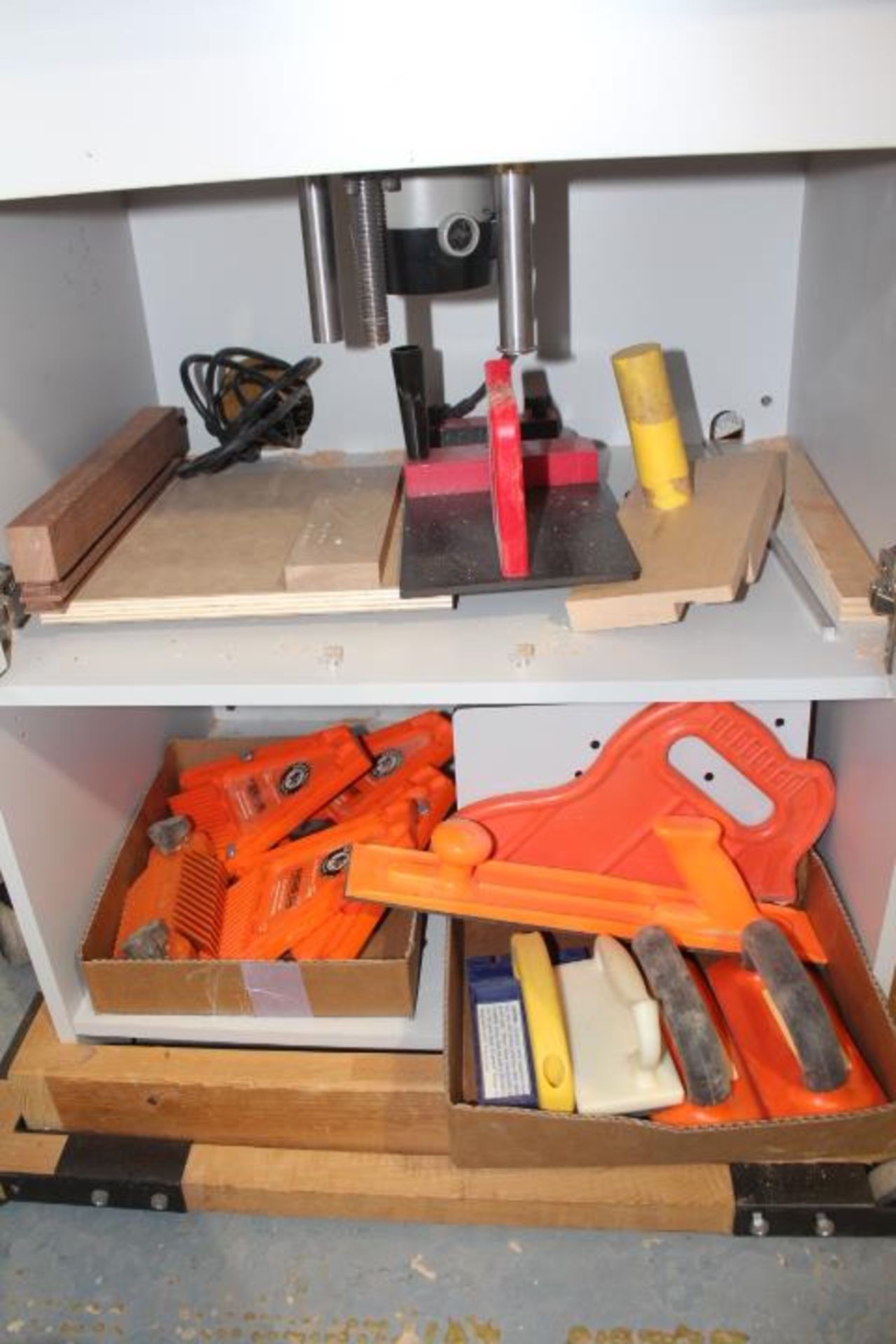 BENCH DOG ROUTER CABINET, PORTER CABLE ROUTER WITH TABLE/CABINET, ACCESSORIES AND DOLLY - Image 3 of 3