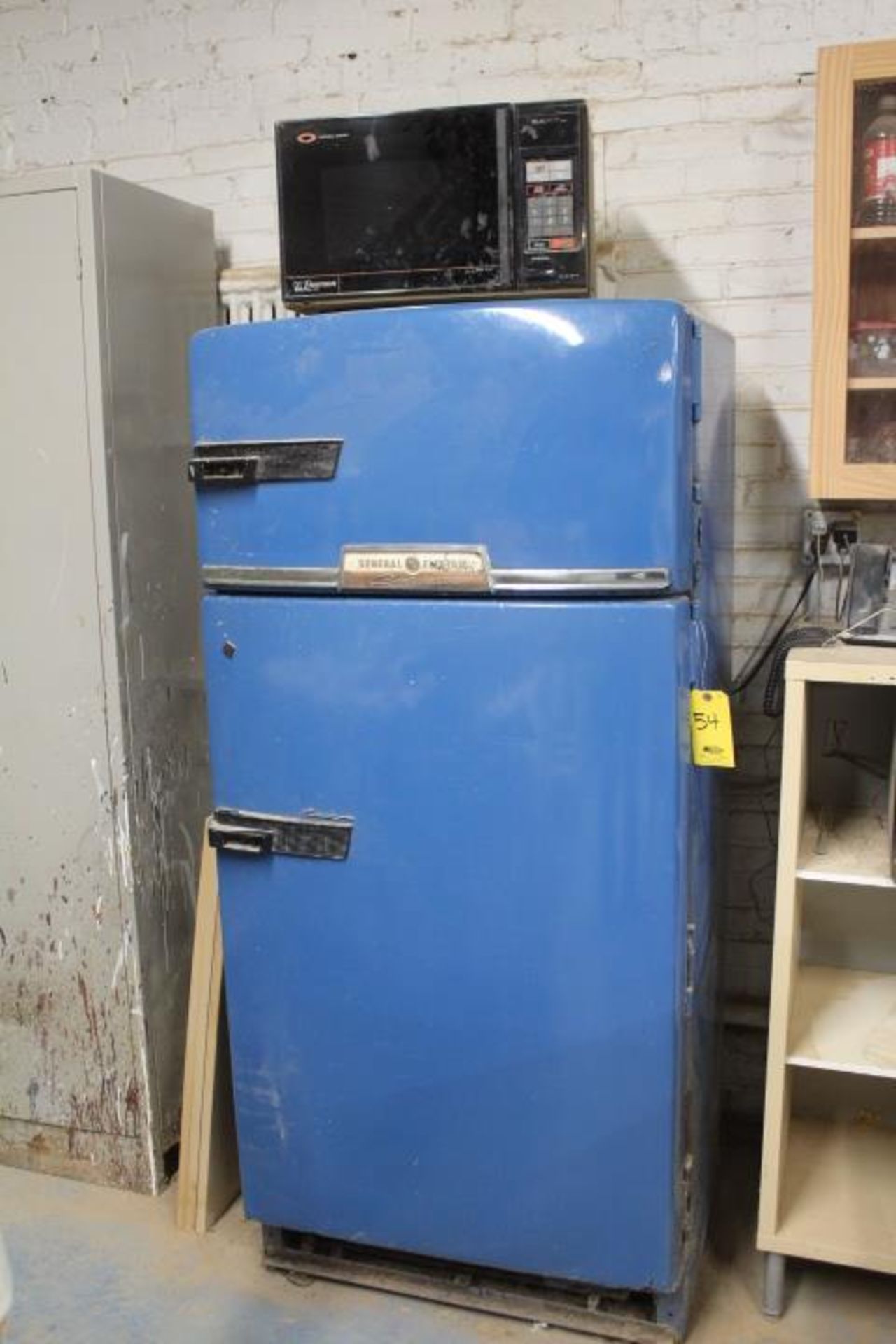 GE ANTIQUE REFRIGERATOR (WORKING) AND EMERSON M/W OVEN