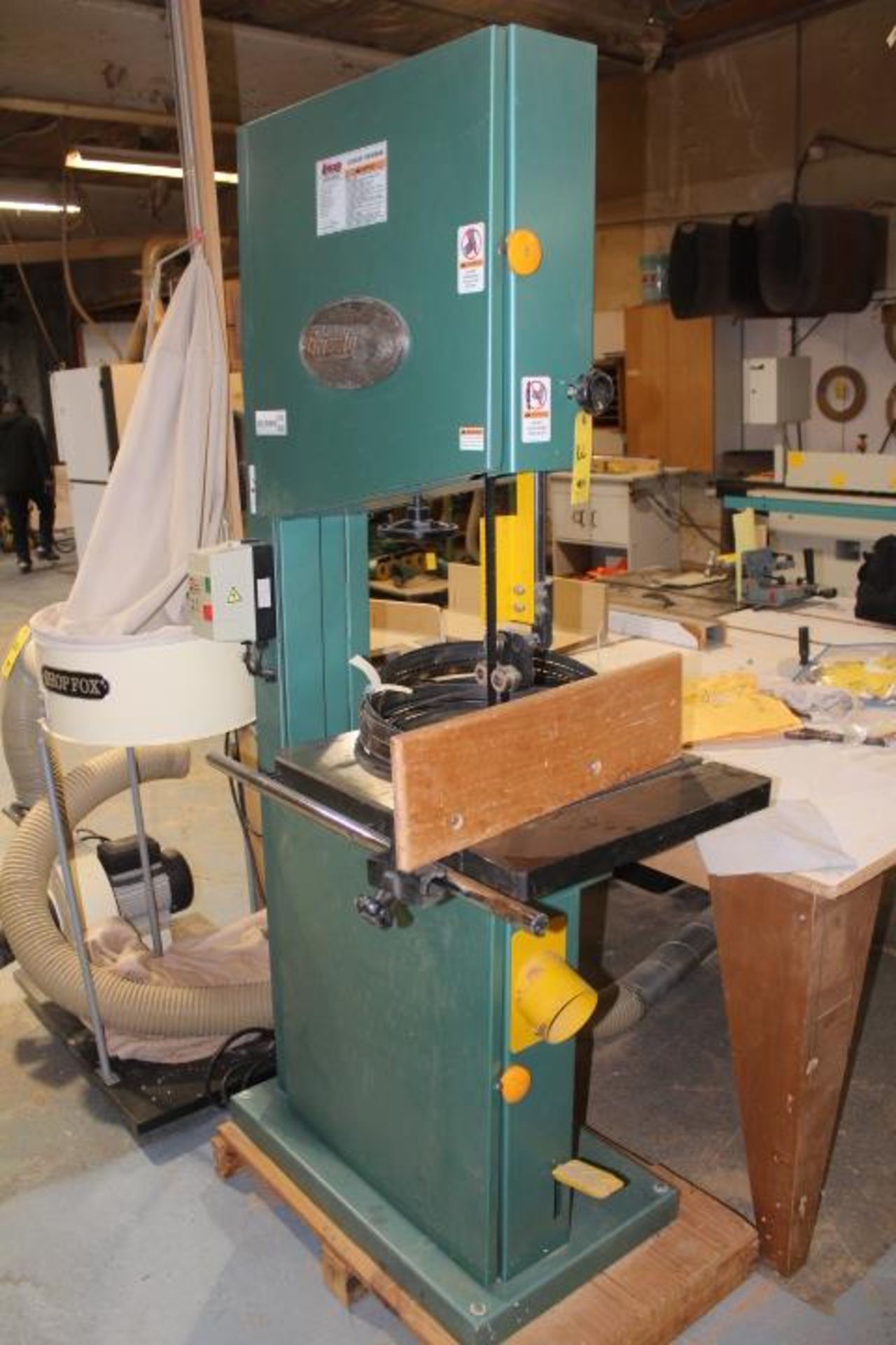 GRIZZLY G1258 20,IN. VERTICAL BAND SAW, 3 HP, 220V, 1 PH, 3500 FPM BLADE SPEED,14 IN…