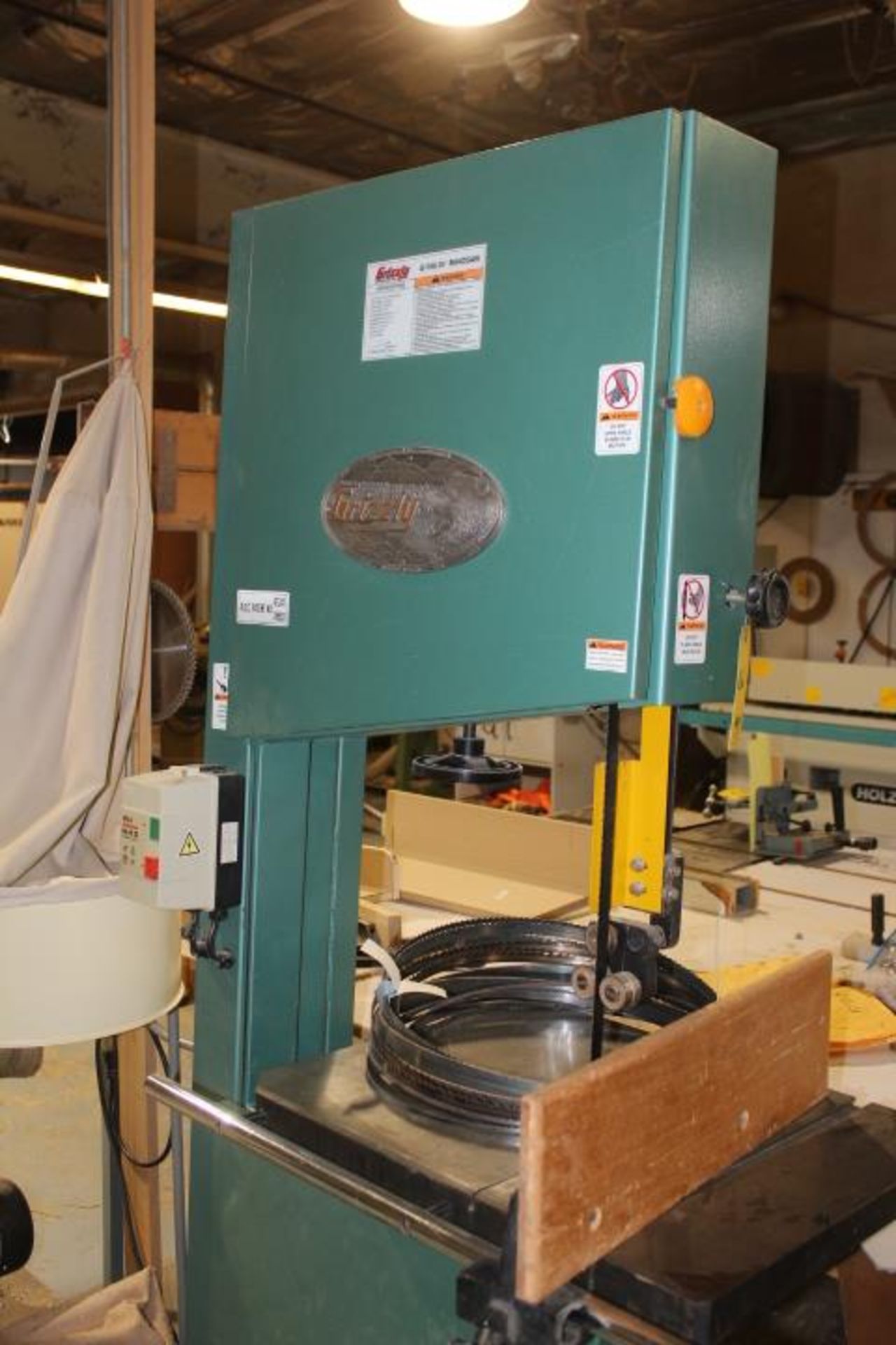GRIZZLY G1258 20,IN. VERTICAL BAND SAW, 3 HP, 220V, 1 PH, 3500 FPM BLADE SPEED,14 IN… - Image 2 of 4