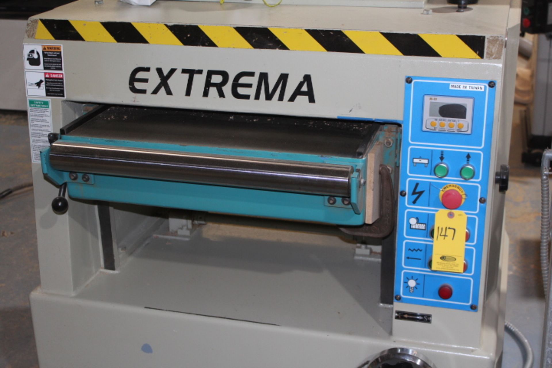 2016 EXTREMA XP-610 24 IN. SINGLE SIDED THICKNESS PLANER, S/N 16B2726, 10 HP, SOLID INFEED ROLLS… - Image 2 of 4