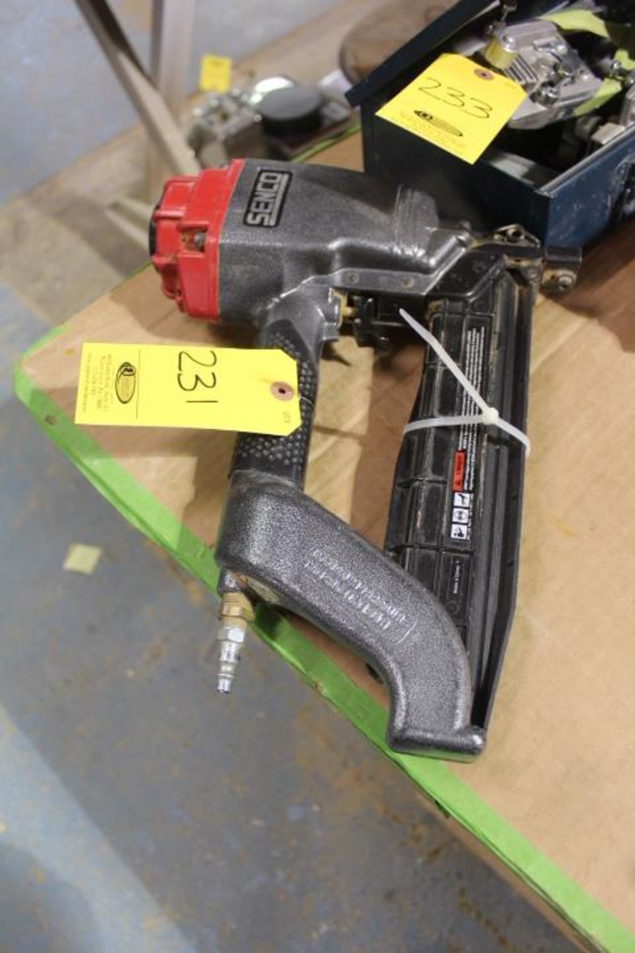 SENCO 16 GA PNEUMATIC STAPLER