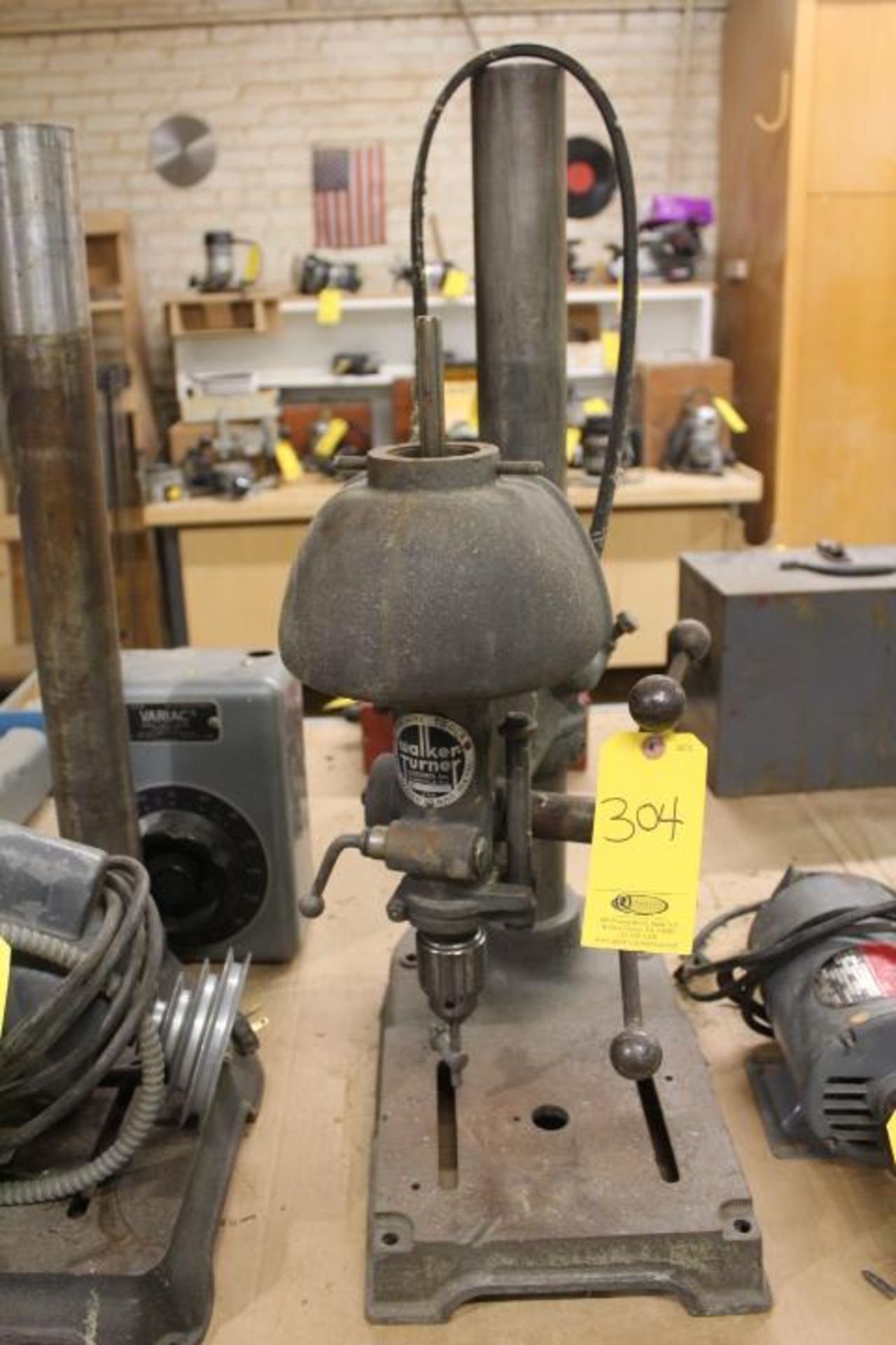 WALKER TURNER BENCH TOP DRILL PRESS WITH DRILL CHUCK