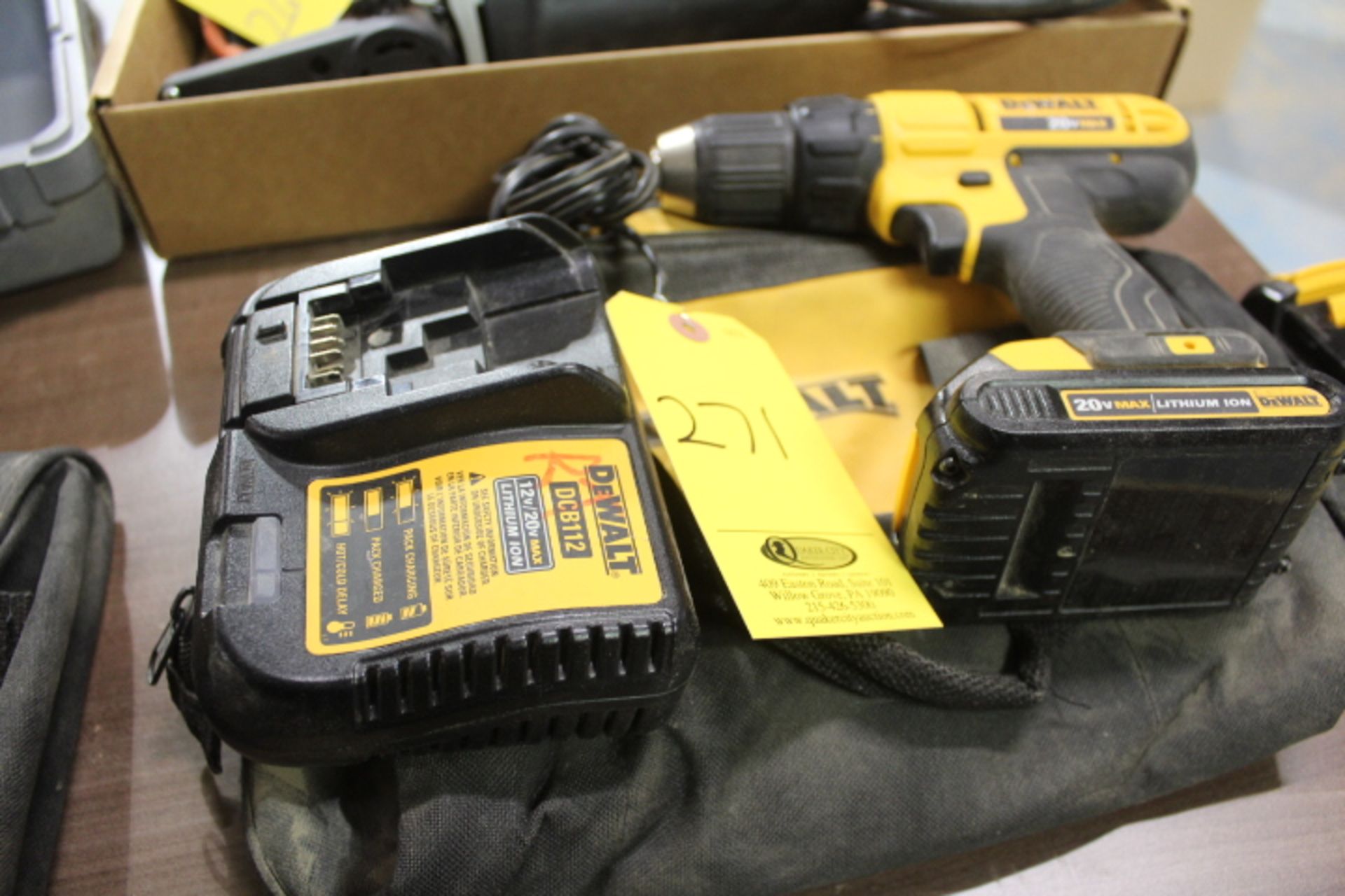 DEWALT 2OV CORDLESS 1/2 IN DRILL DRIVER WITH BATTERY, CHARGER AND CASE