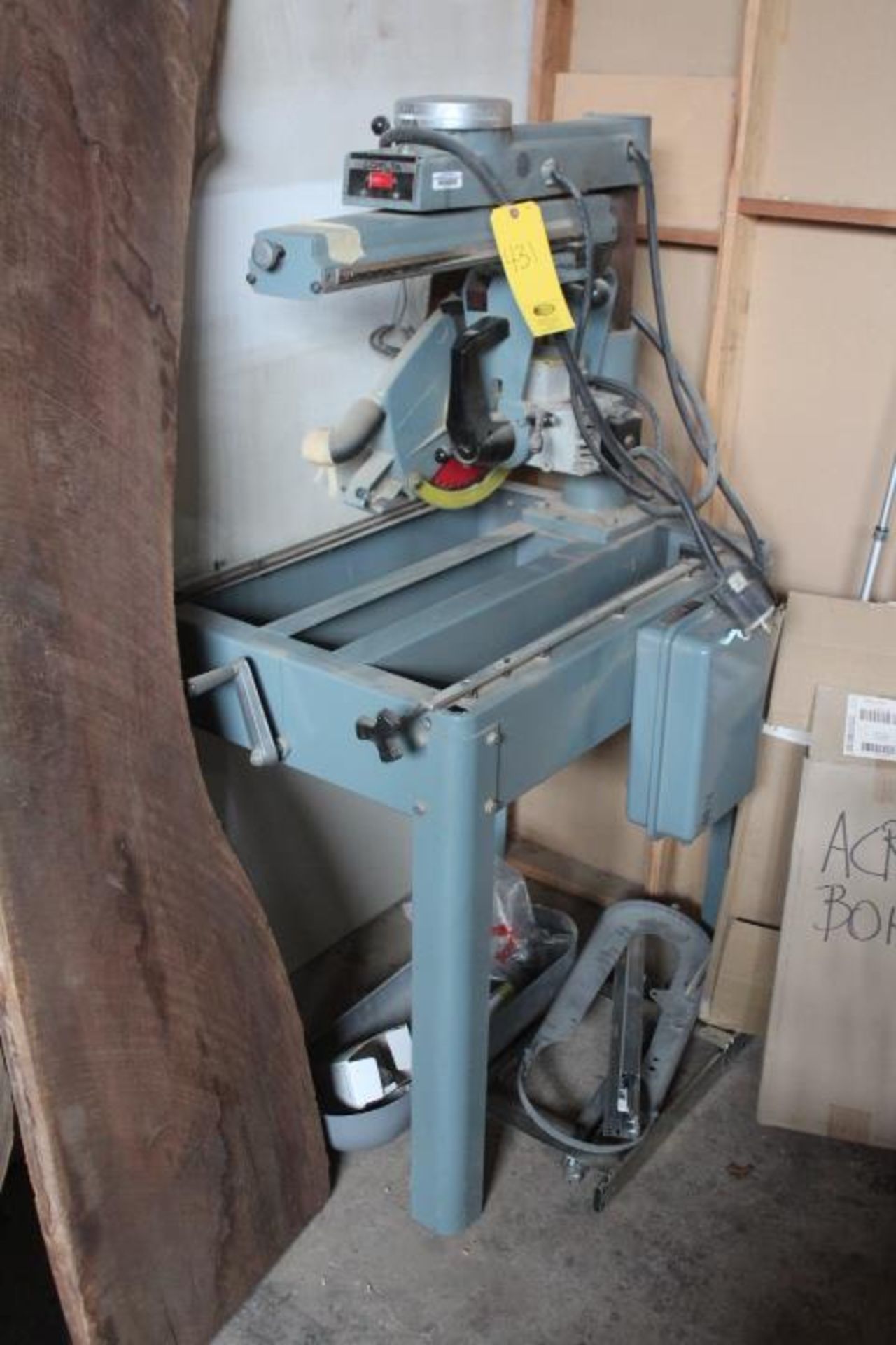 DELTA RADIAL ARM SAW - NEEDS WORK