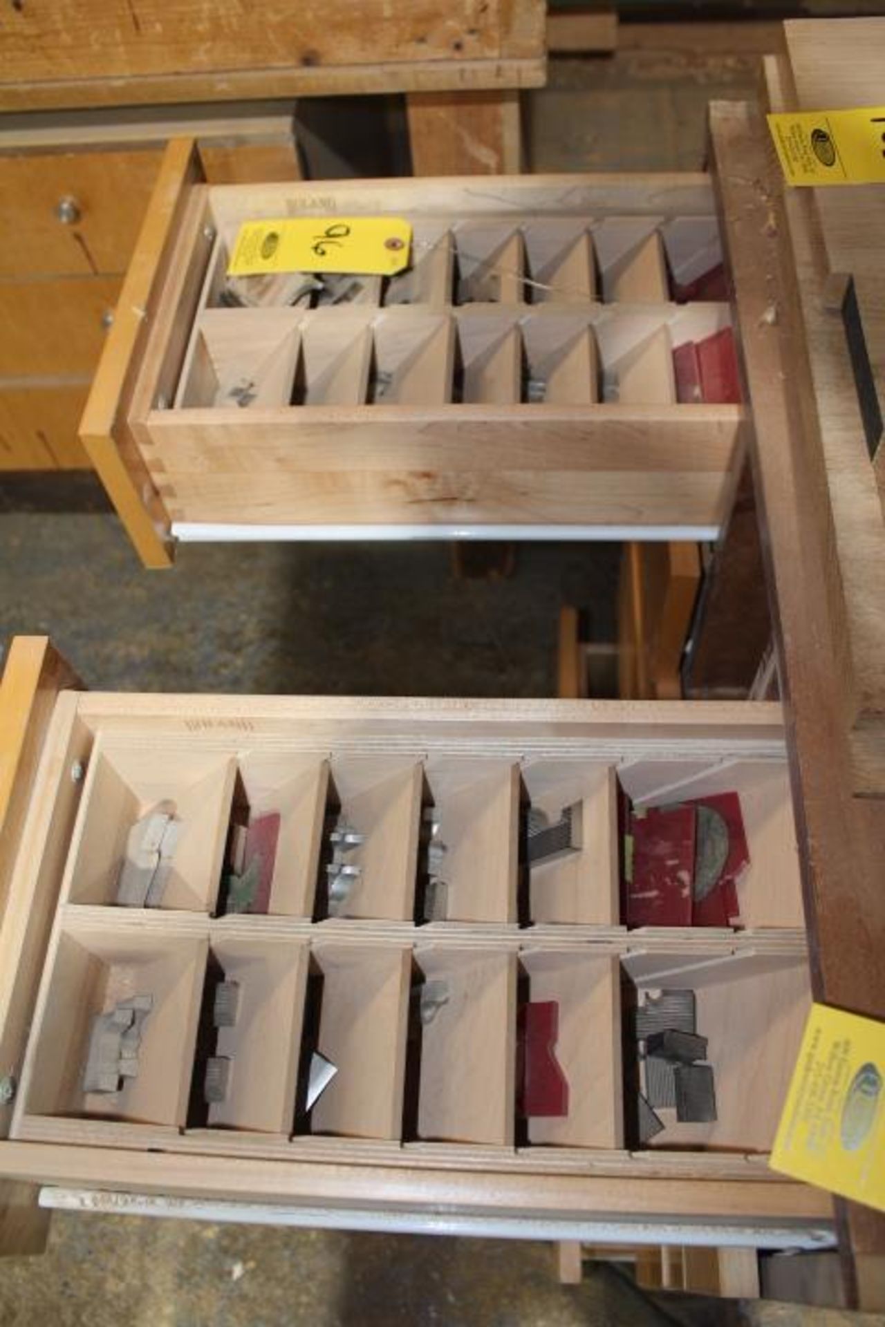 4-DRAWERS OF PROFILED KNIVES