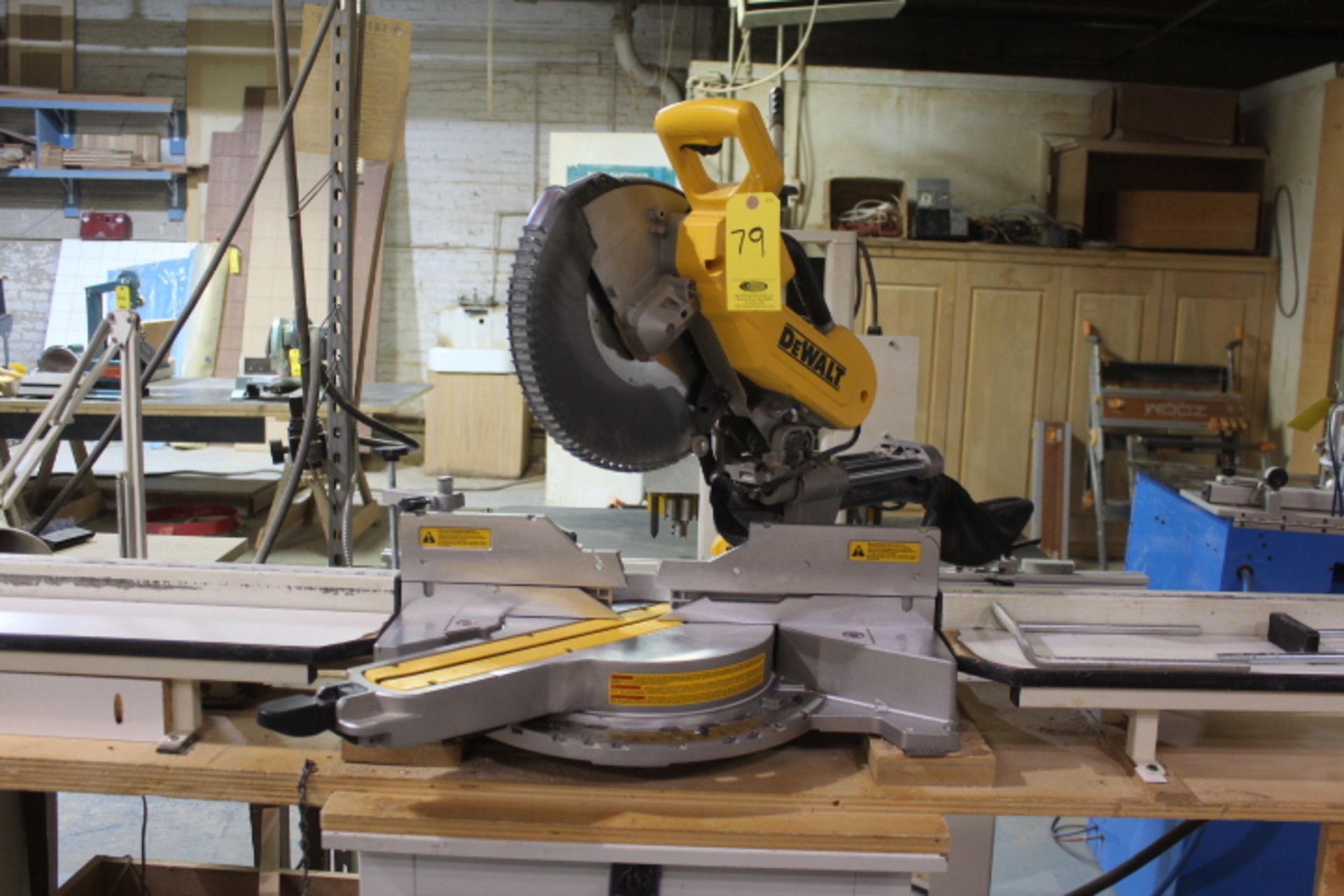 DEWALT DWS 779 DOUBLE BEVEL SLIDING COMPOUND MITER SAW, 12IN., WITH GAGE EXTENSIONS - Image 2 of 4