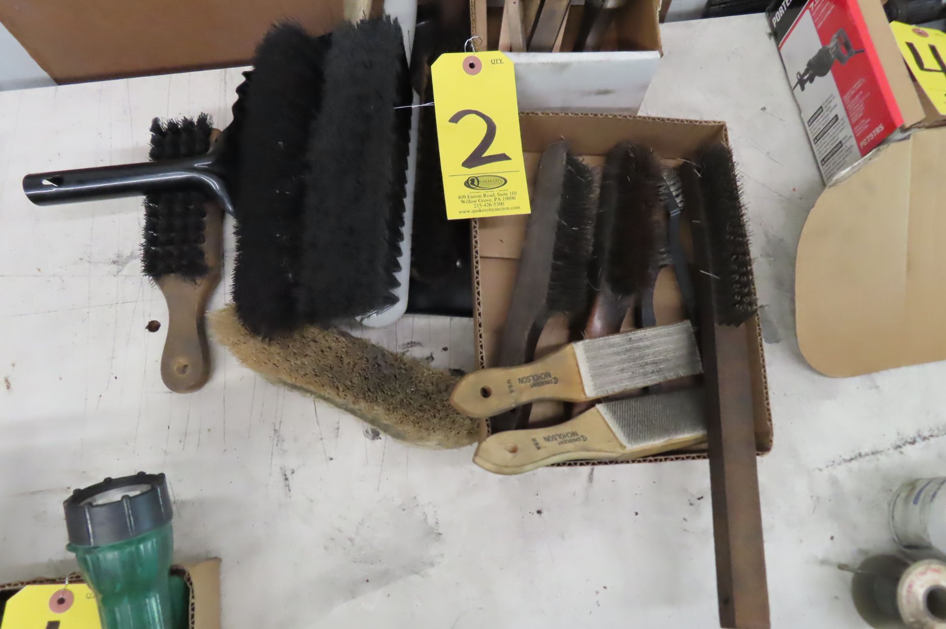 ASSORTED WIRE AND DUST BRUSHES