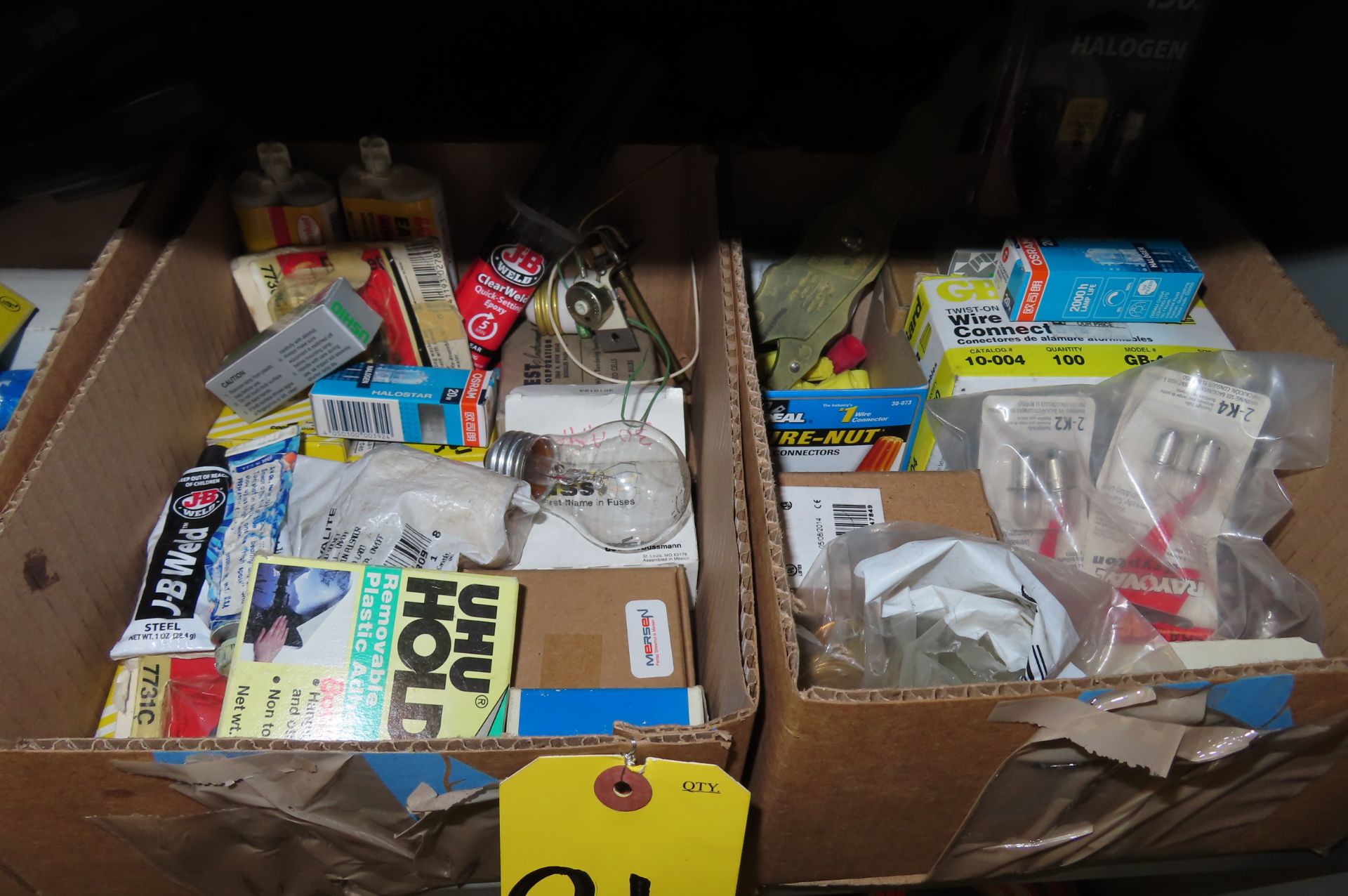 ASSORTED BULBS AND ELECTRICAL SUPPLIES - Image 2 of 5