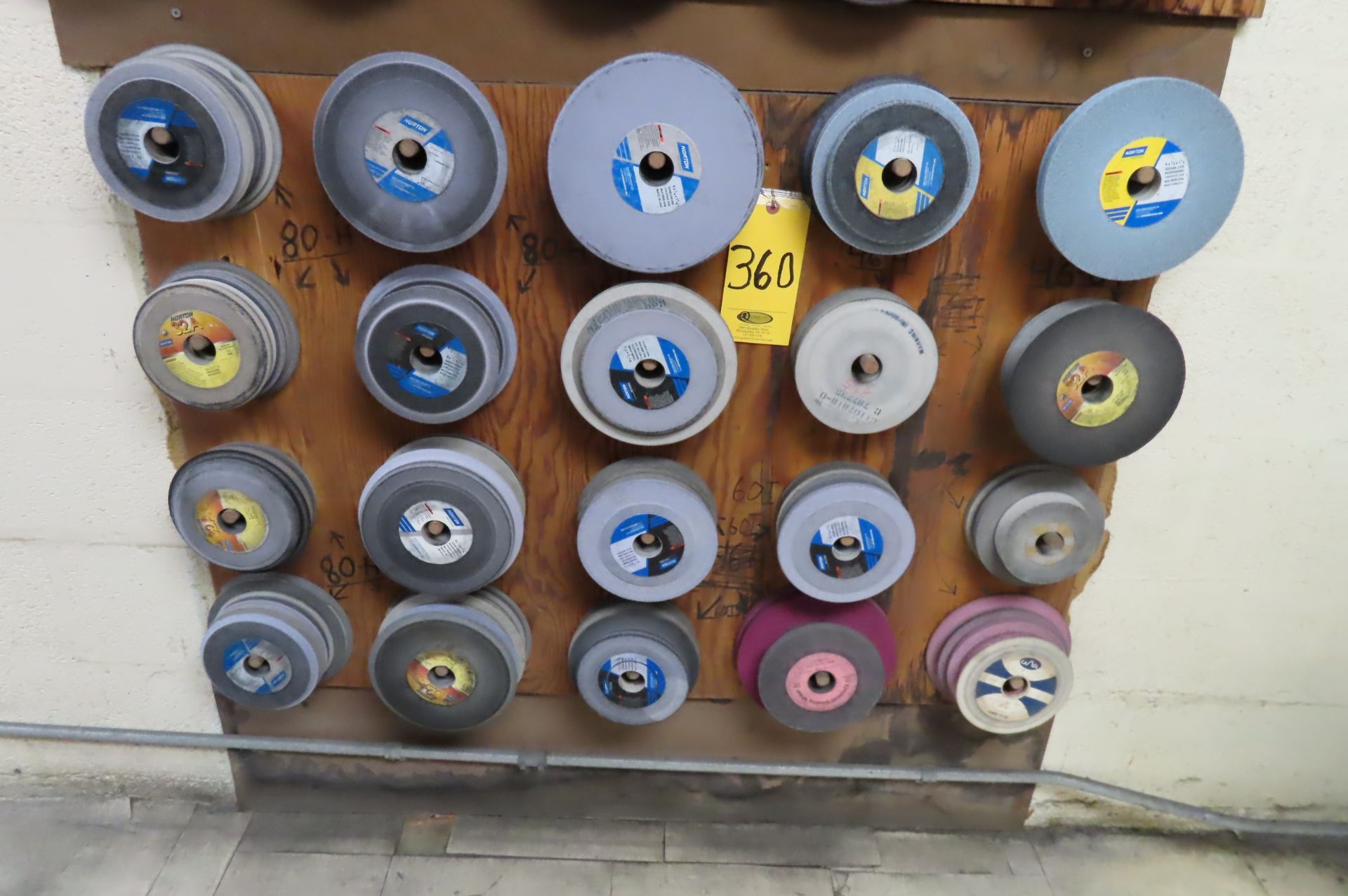 WALL MOUNTED BOARD OF GRINDING WHEELS