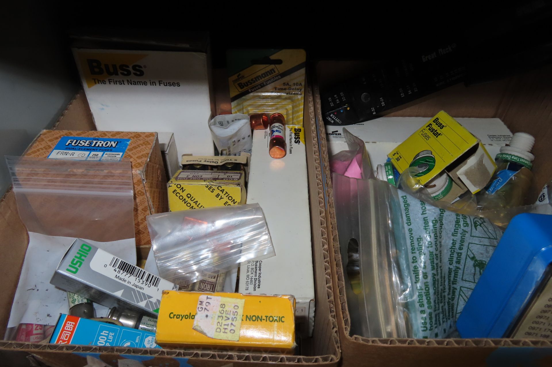 ASSORTED BULBS AND ELECTRICAL SUPPLIES - Image 3 of 5
