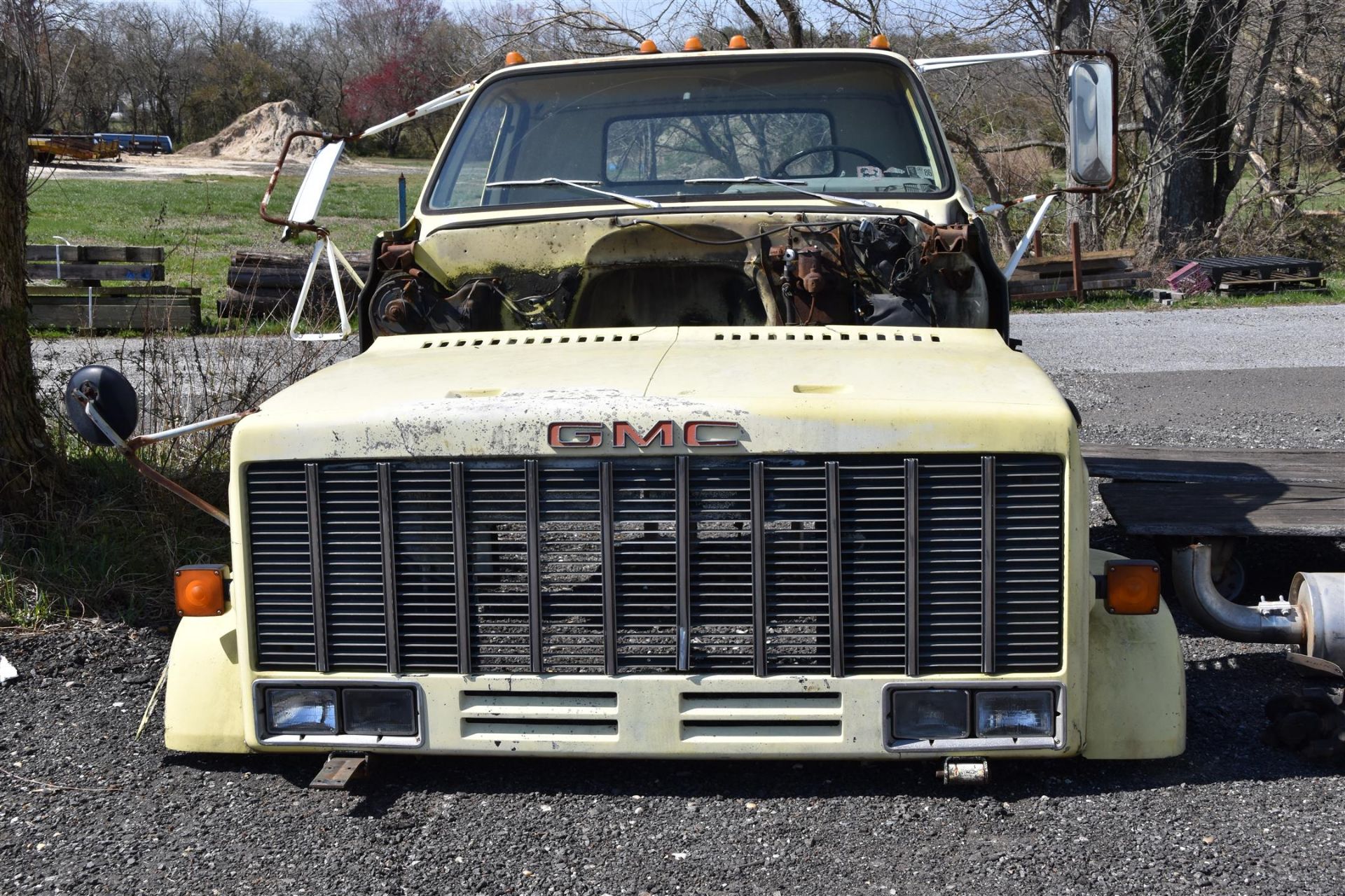 GMC Sierra Truck Cab- (LOADING FEE - $50) - Image 10 of 13