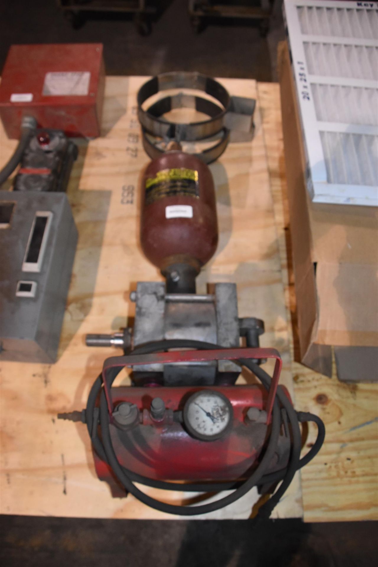 Air Tanks, Cylinder and Clamps - Image 2 of 11