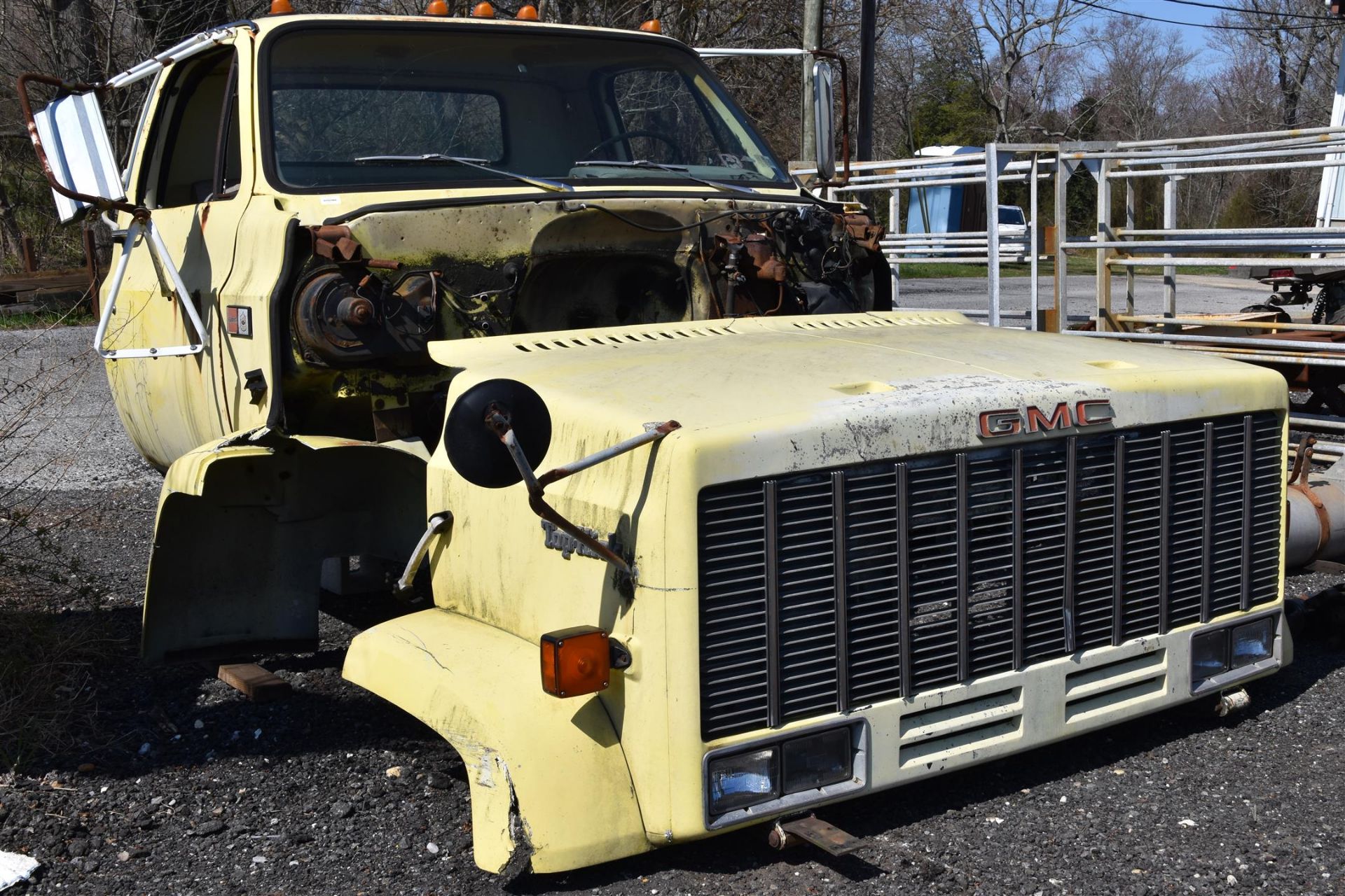 GMC Sierra Truck Cab- (LOADING FEE - $50) - Image 11 of 13