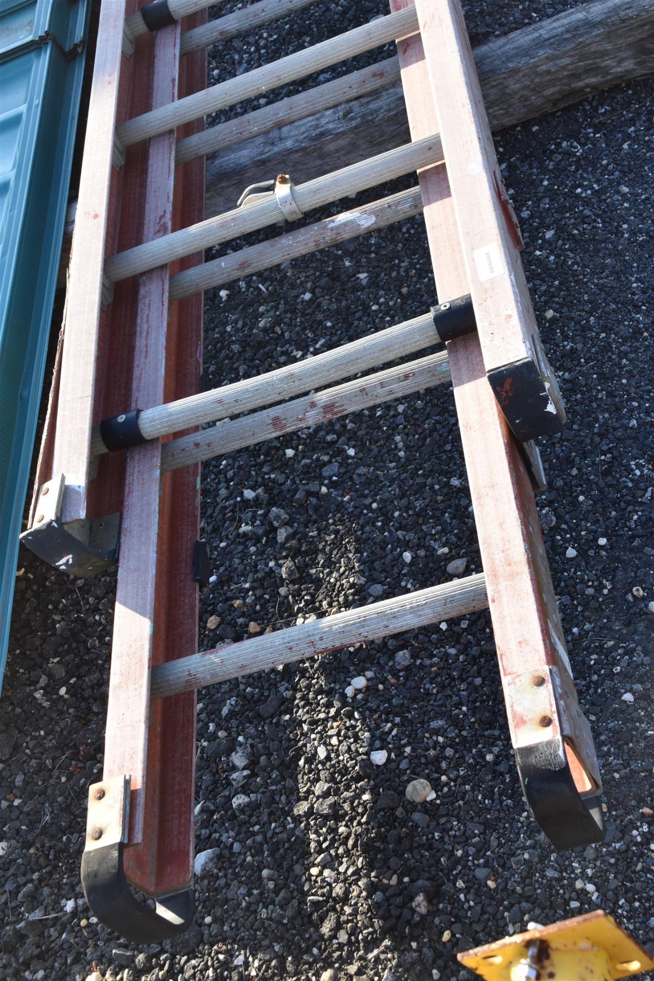 40 IN. Fiberglass Extension Ladder - Image 3 of 5