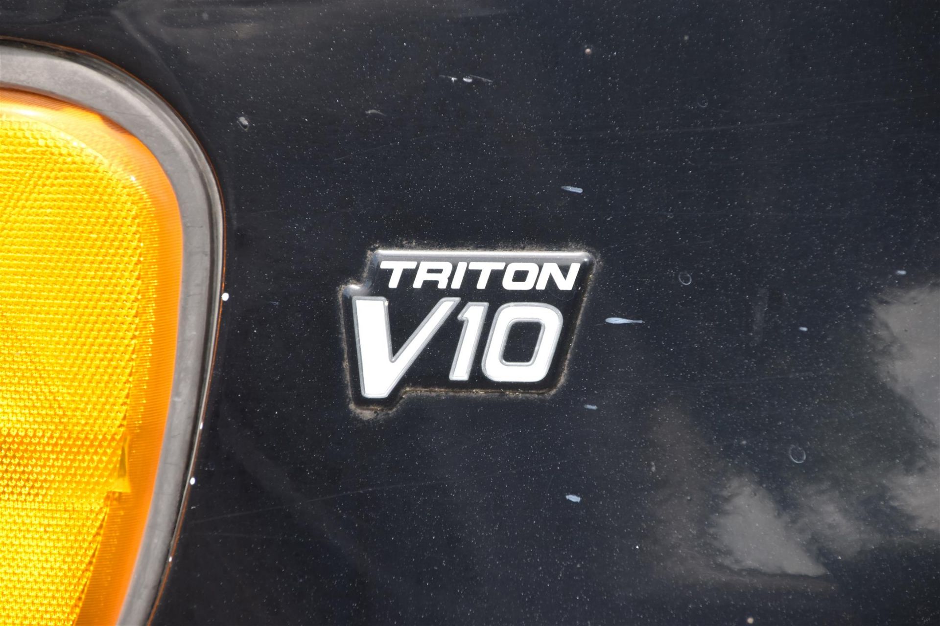 Ford V-10 Passenger Van - Image 7 of 8