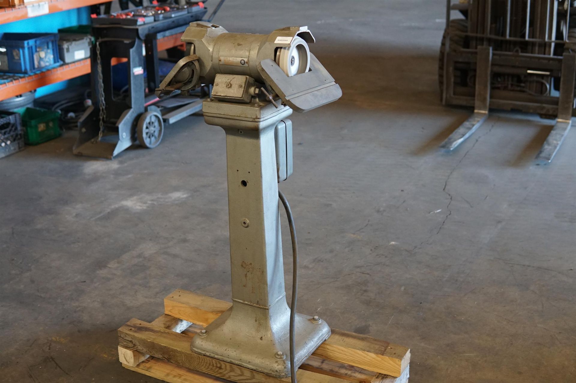 Rockwell 6 IN. Grinder- (LOADING FEE - $25) - Image 3 of 9