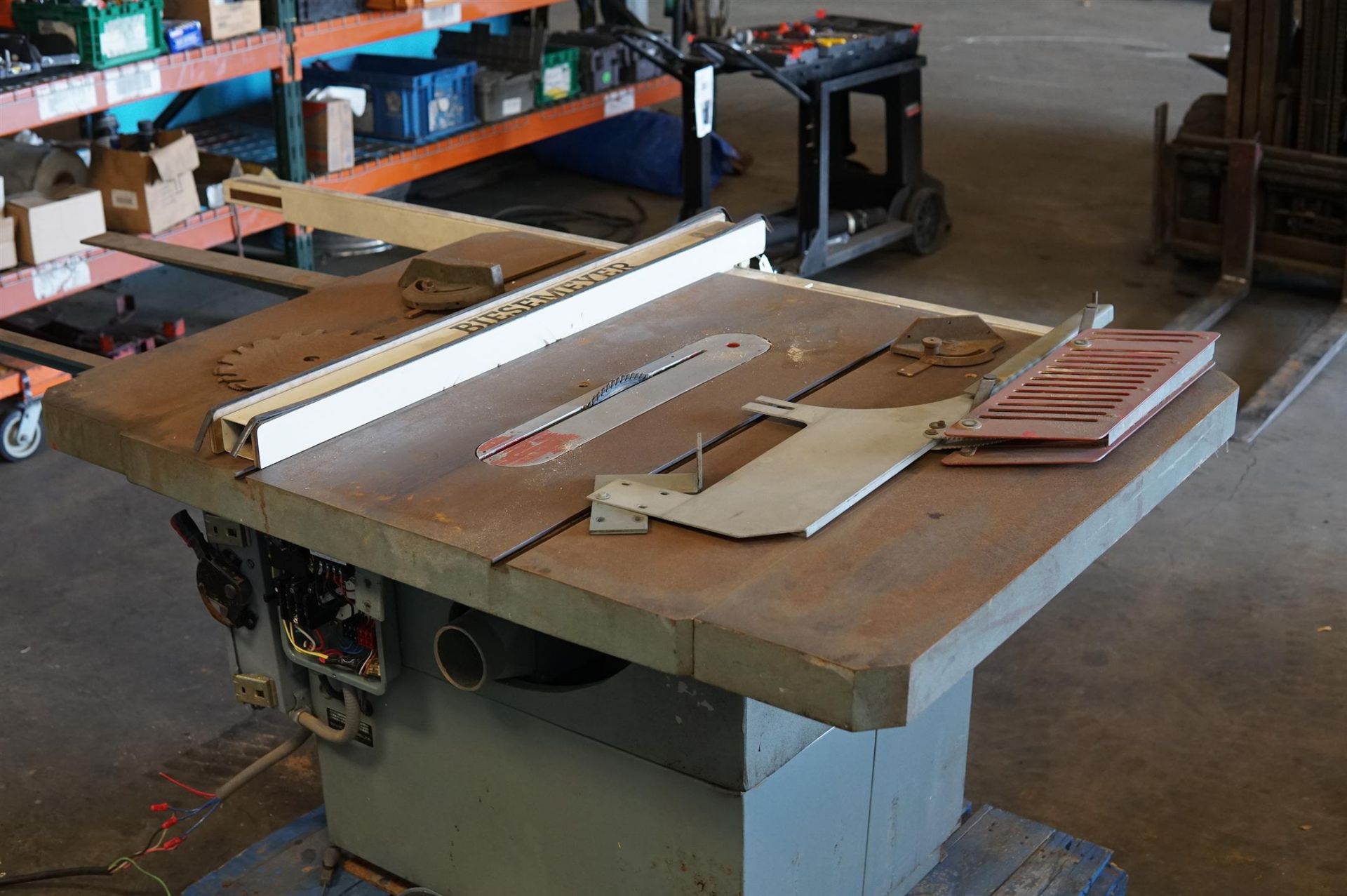 Delta RT40 Table Saw 36789- (LOADING FEE - $25) - Image 2 of 12