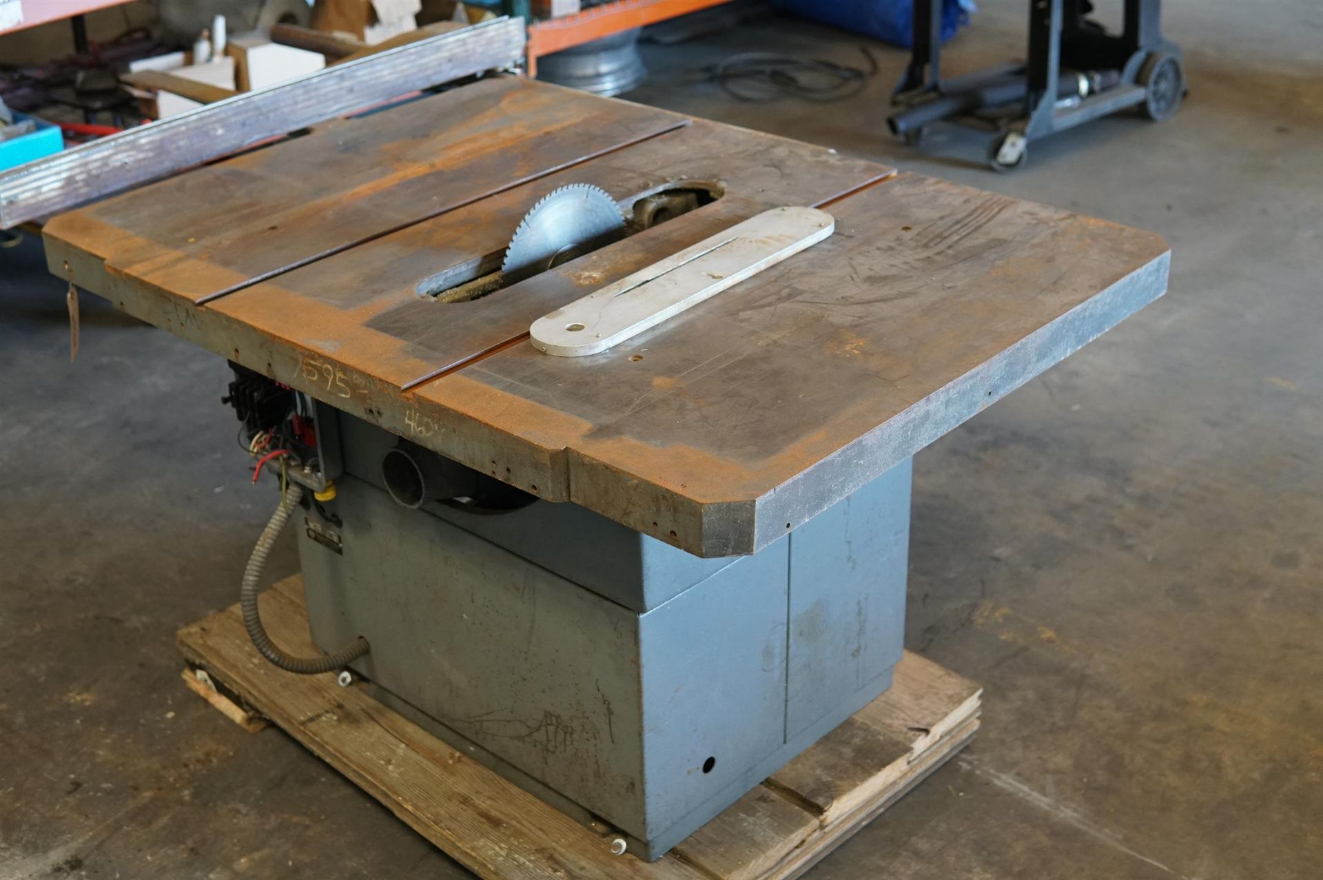 Rockwell Table Saw 34790 - (LOADING FEE - $25) - Image 9 of 10