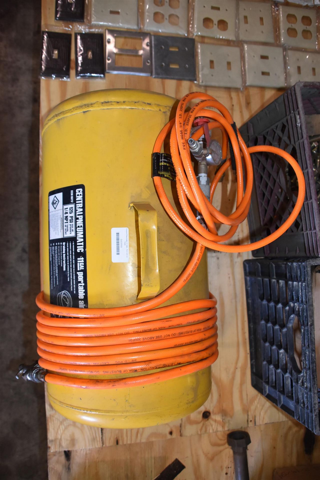 Central Pneumatic 11 GAL. Portable Air Tank - Image 2 of 5