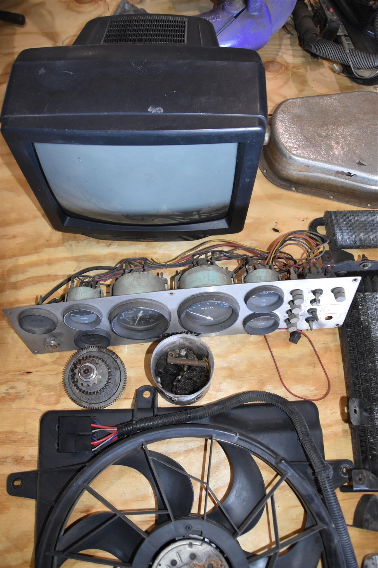 Fan, TV and Misc. Parts - Image 4 of 10