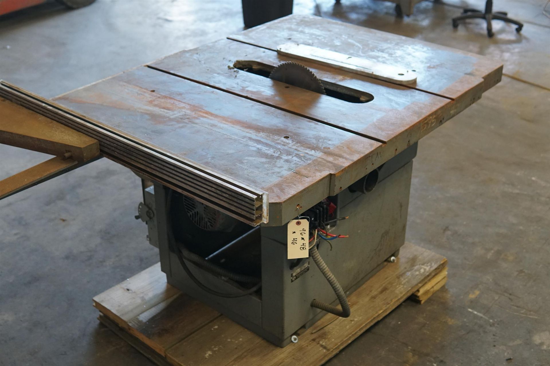 Rockwell Table Saw 34790 - (LOADING FEE - $25) - Image 8 of 10