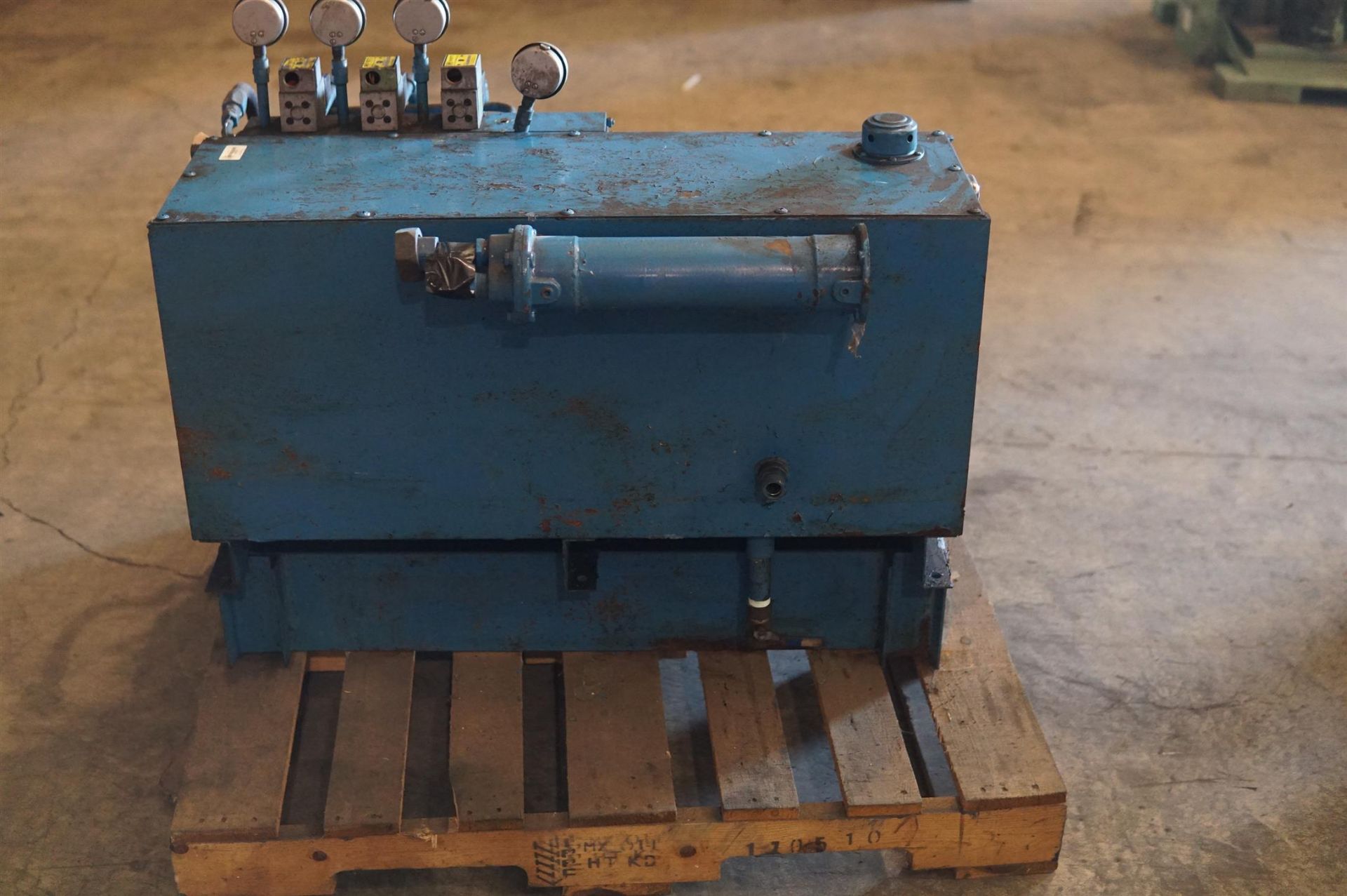 Hydraulic Unit 7.5 HP- (LOADING FEE - $50) - Image 6 of 12