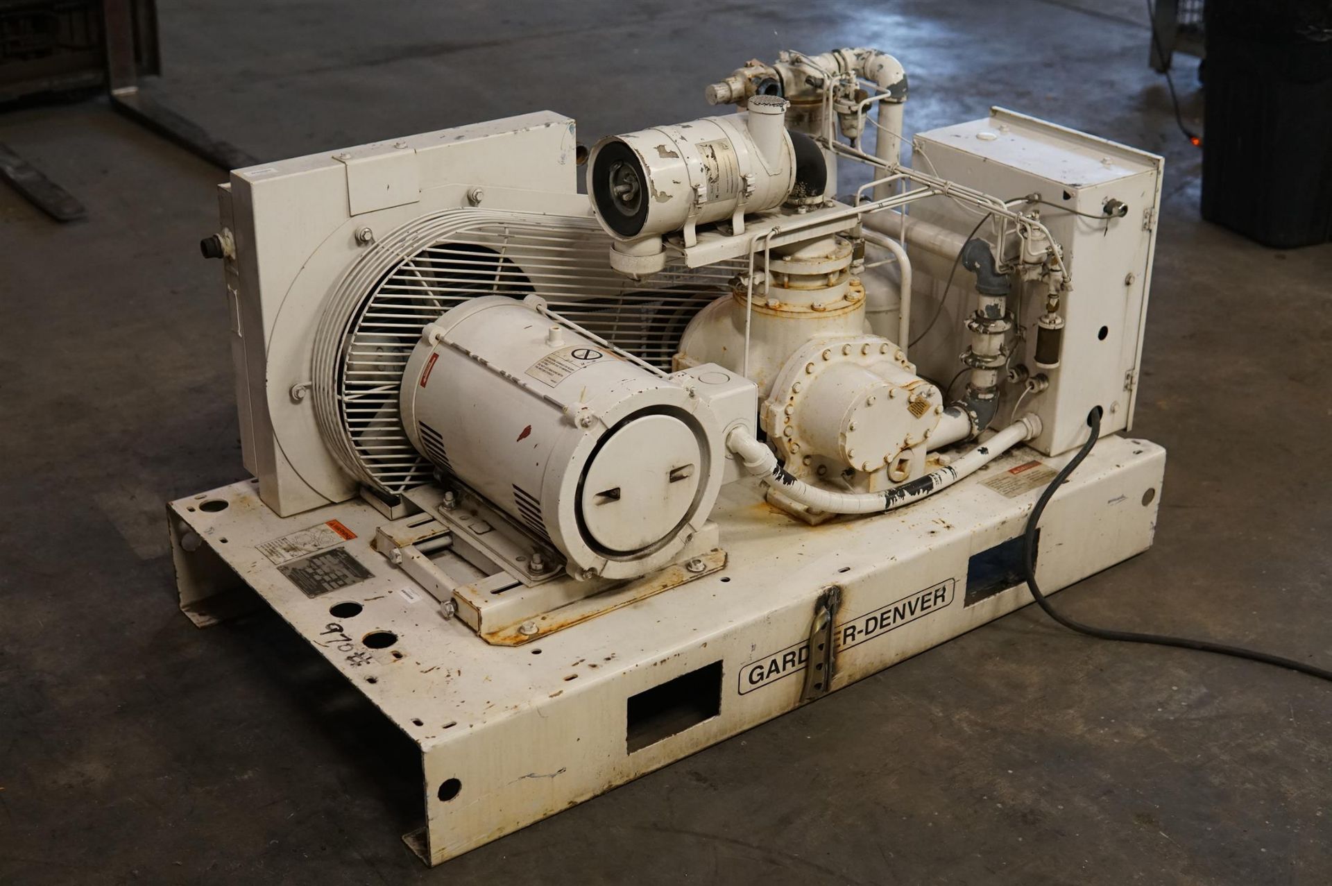 Gardner-Denver EBERED Air Compressor- (LOADING FEE - $25) - Image 2 of 6