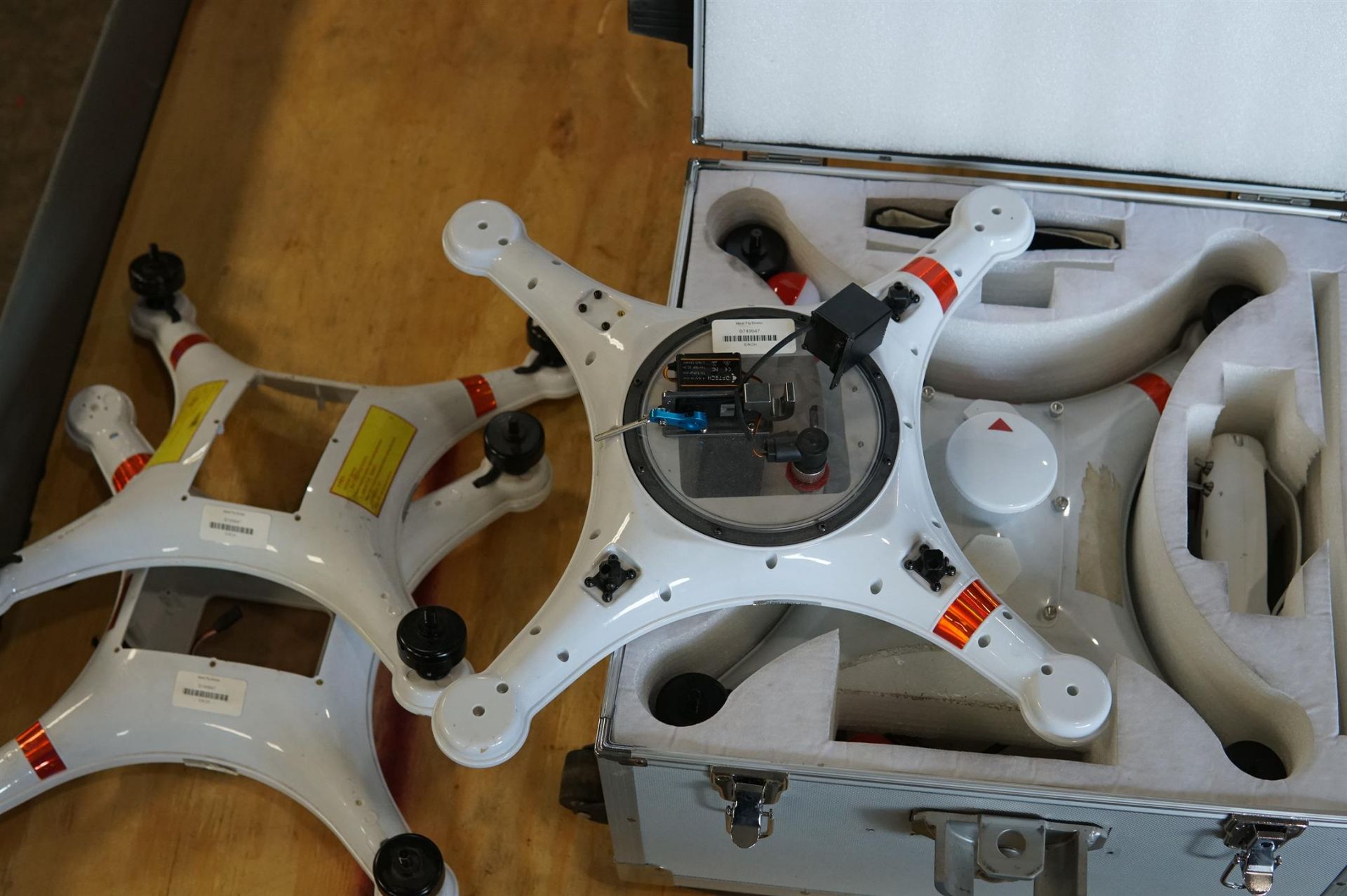 Ideal Fly Drone WITH CONTROLLER - Image 3 of 5