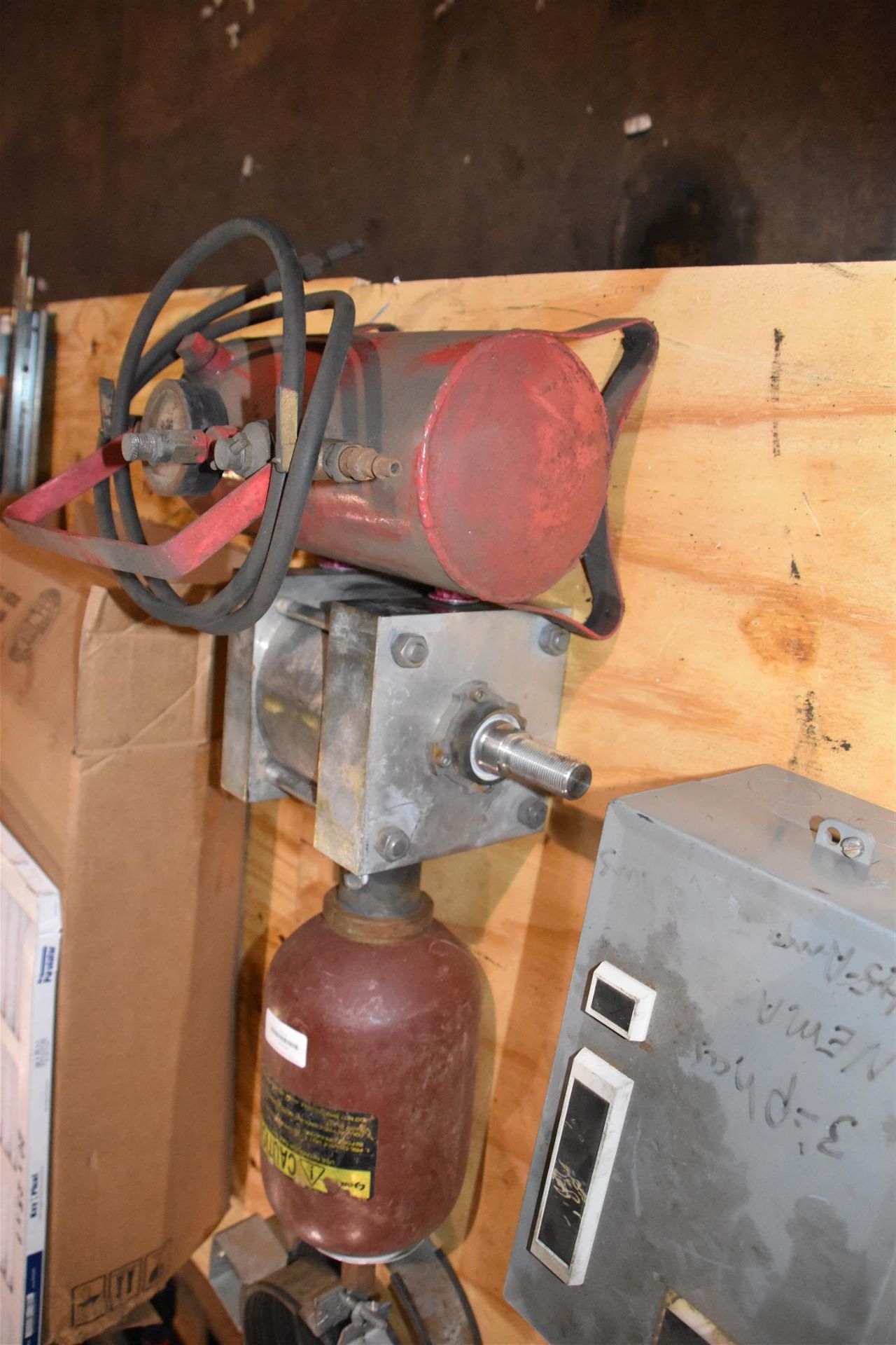 Air Tanks, Cylinder and Clamps - Image 6 of 11