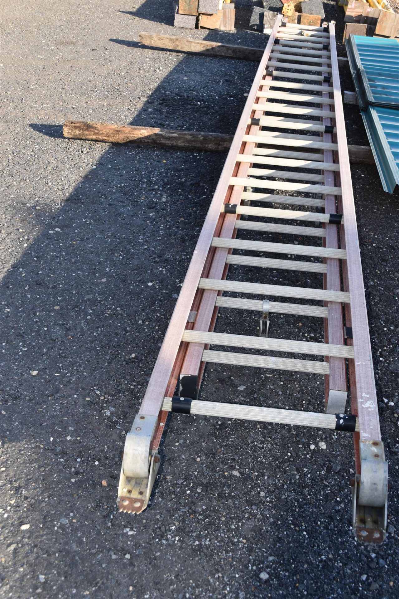 40 IN. Fiberglass Extension Ladder - Image 2 of 5