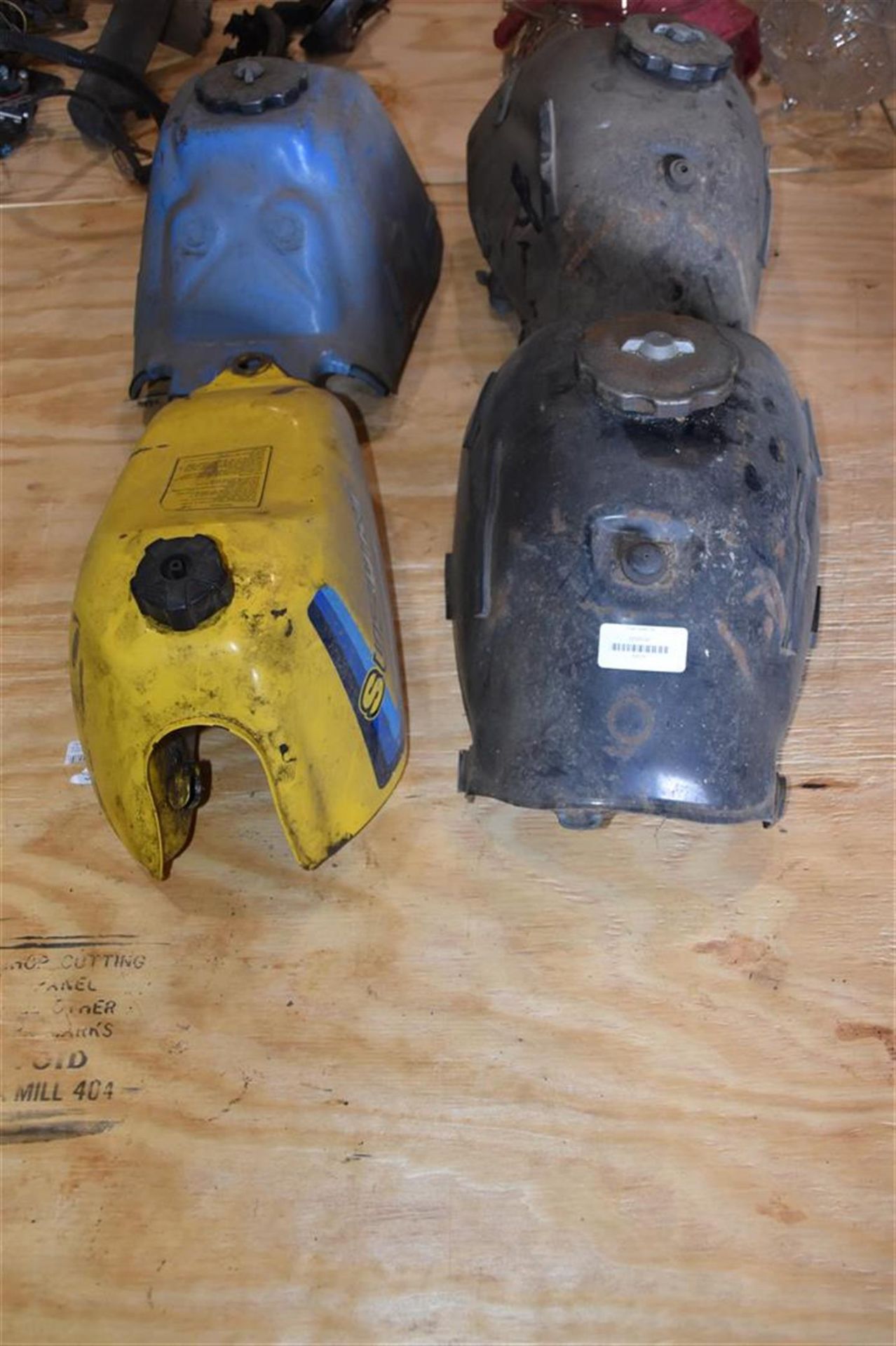 Fuel Tanks (4) - Image 8 of 8