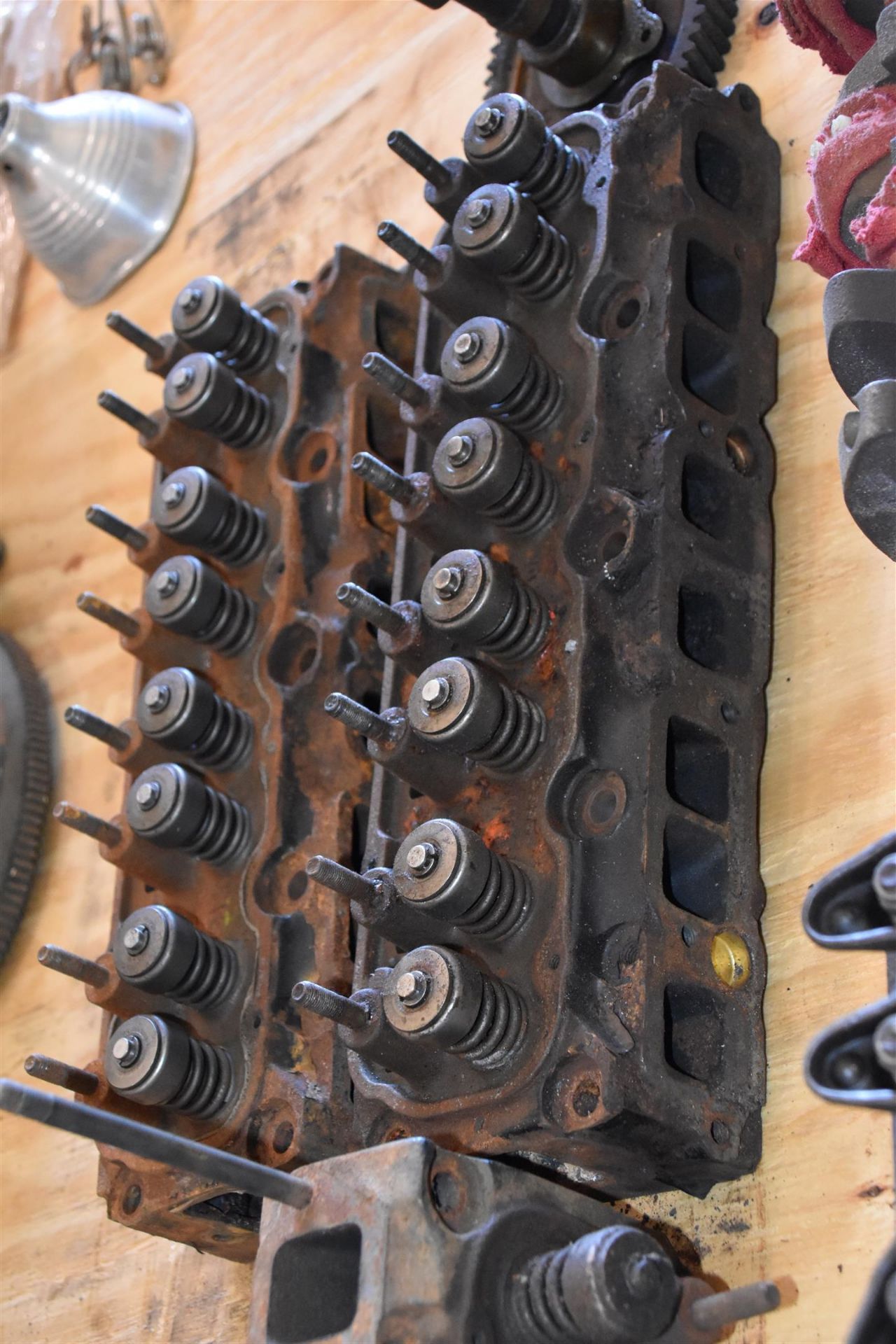 Cylinder Heads and Parts - Image 5 of 12