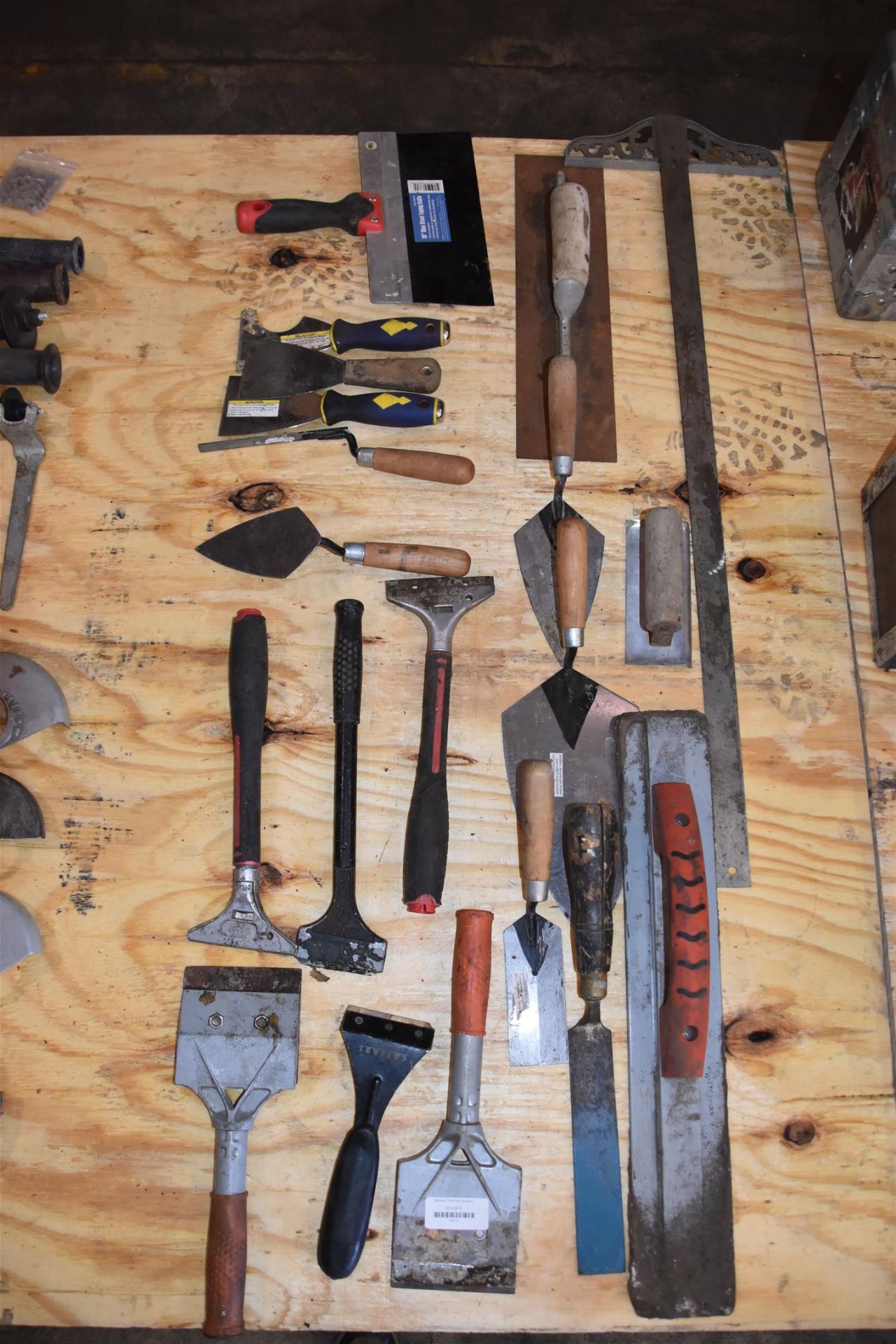 Masonry Tools and Scrapers - Image 2 of 11