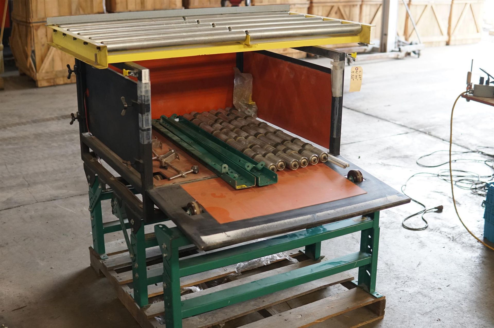 Pallet Packaging Conveyor With Adj Stands and cont