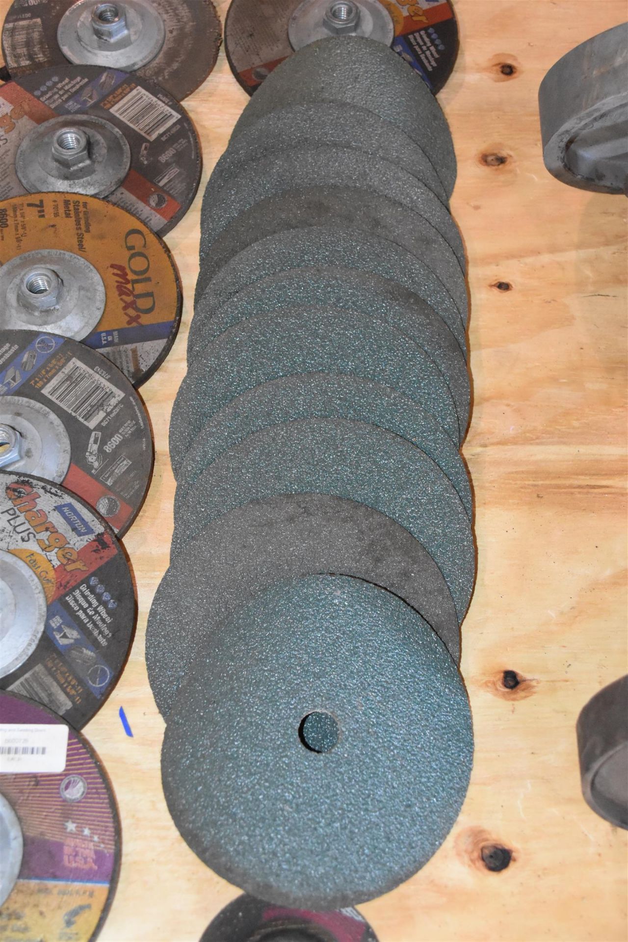 Grinding and Sanding Discs - Image 4 of 7