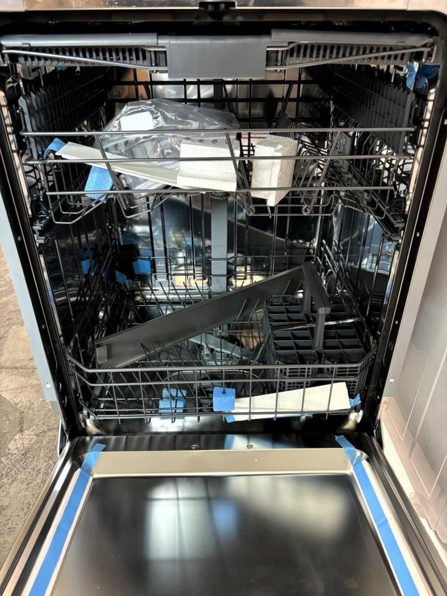 Hisense - Hisense 24" Top Control Built-In Dishwasher - Model # Hui66360 - Image 3 of 4